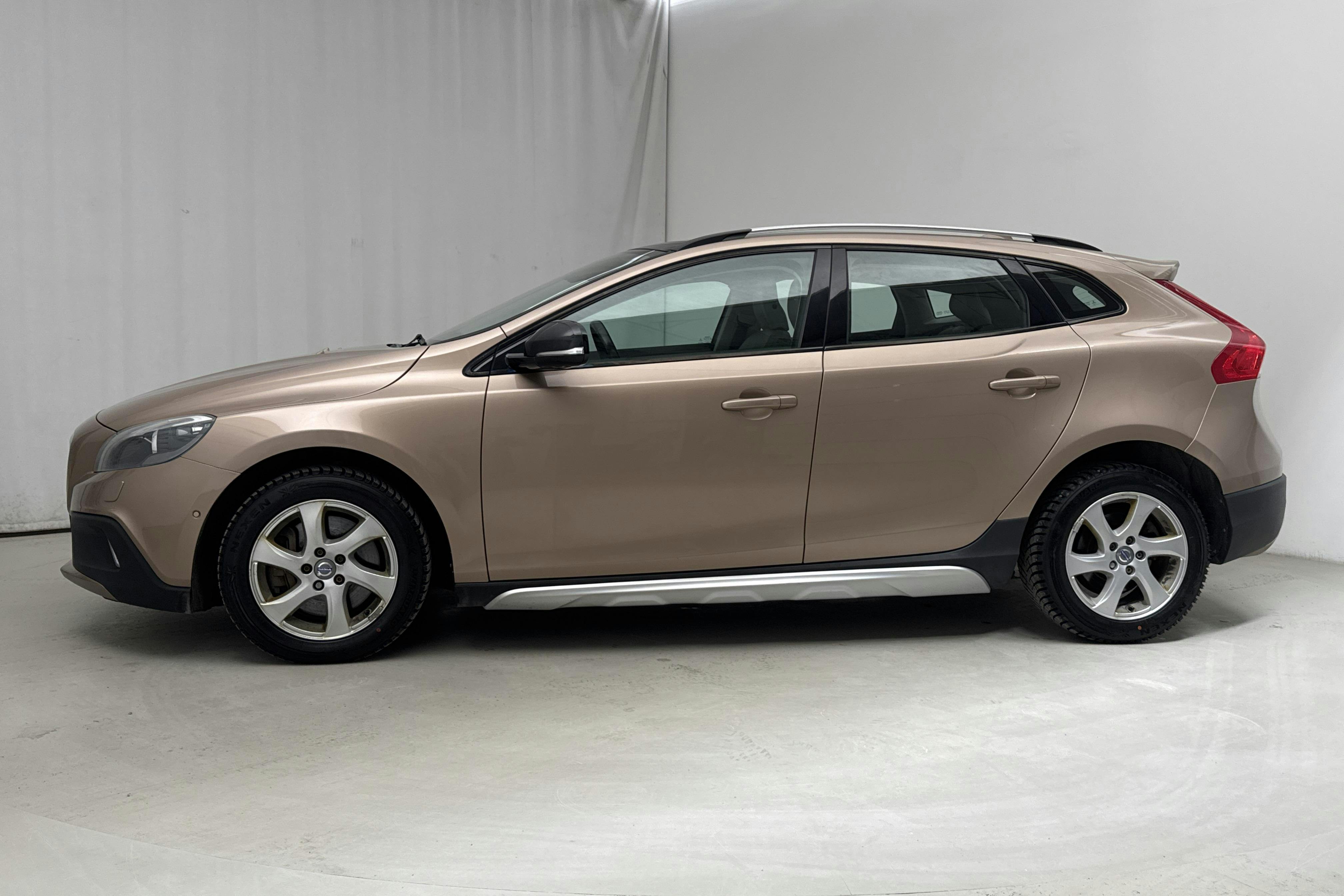 Volvo V40 Cross Country D3 (150hk) - 170 540 km - Automatyczna - brązowy - 2014