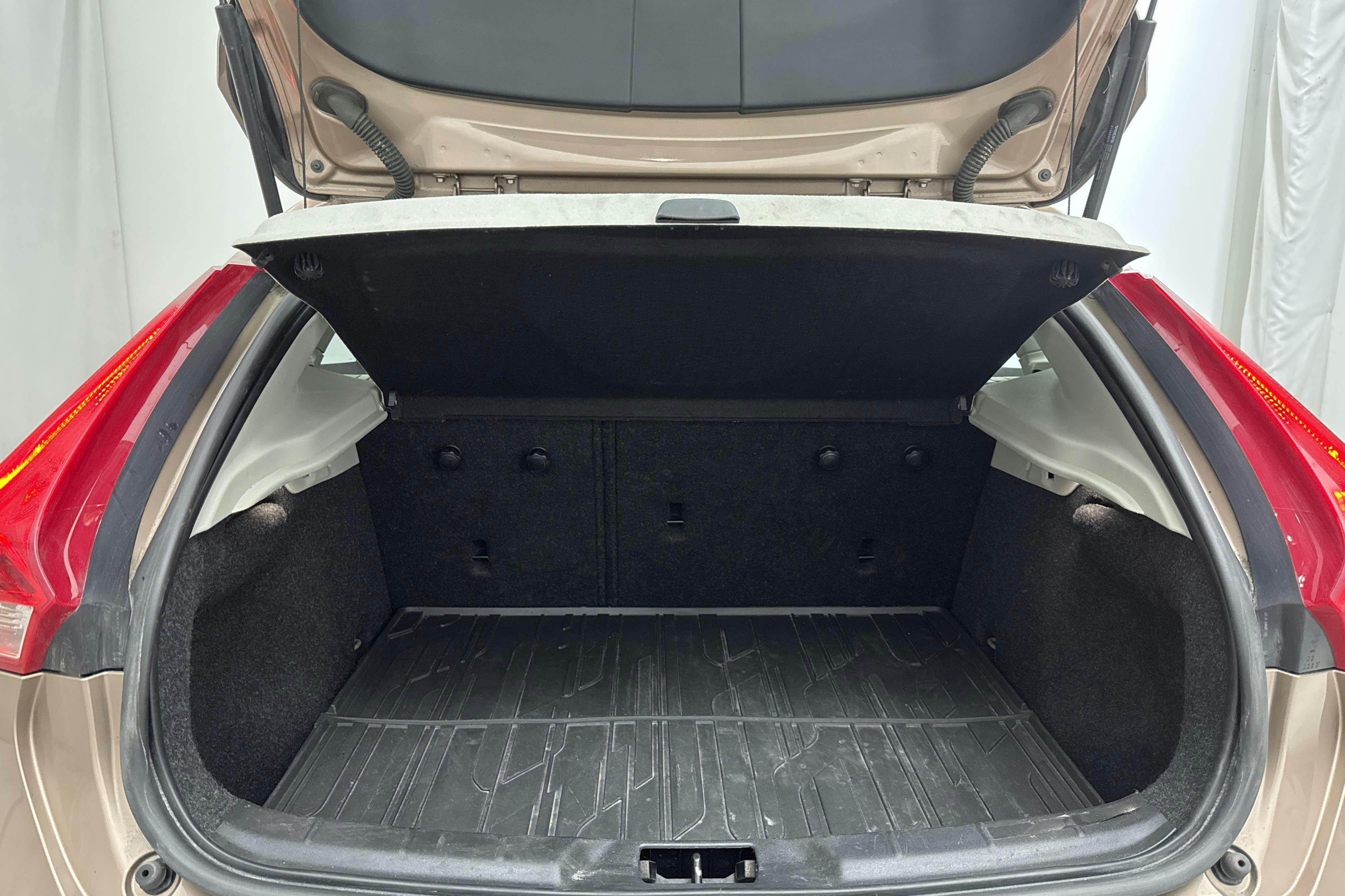 Volvo V40 Cross Country D3 (150hk) - 170 540 km - Automatyczna - brązowy - 2014