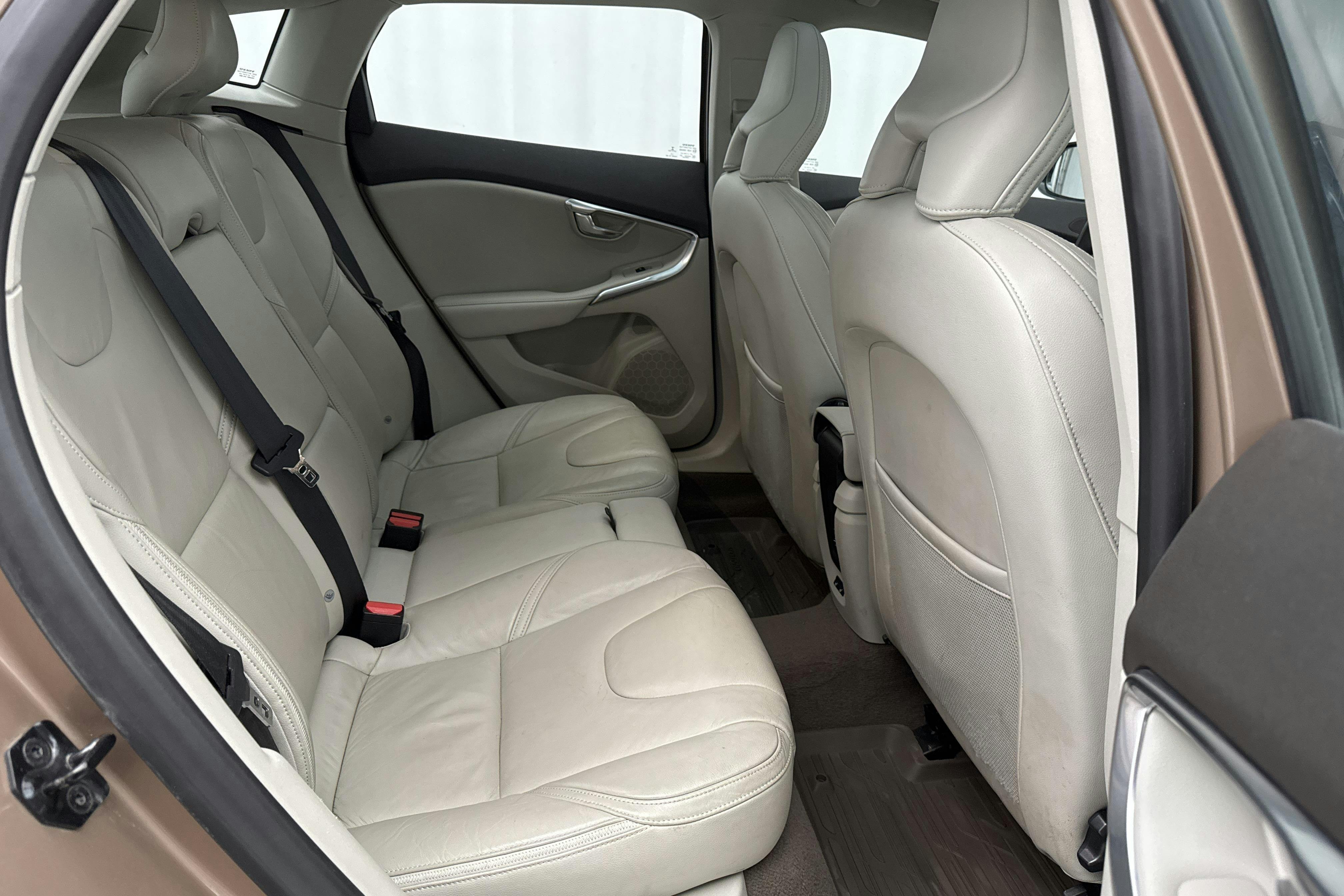 Volvo V40 Cross Country D3 (150hk) - 170 540 km - Automatyczna - brązowy - 2014