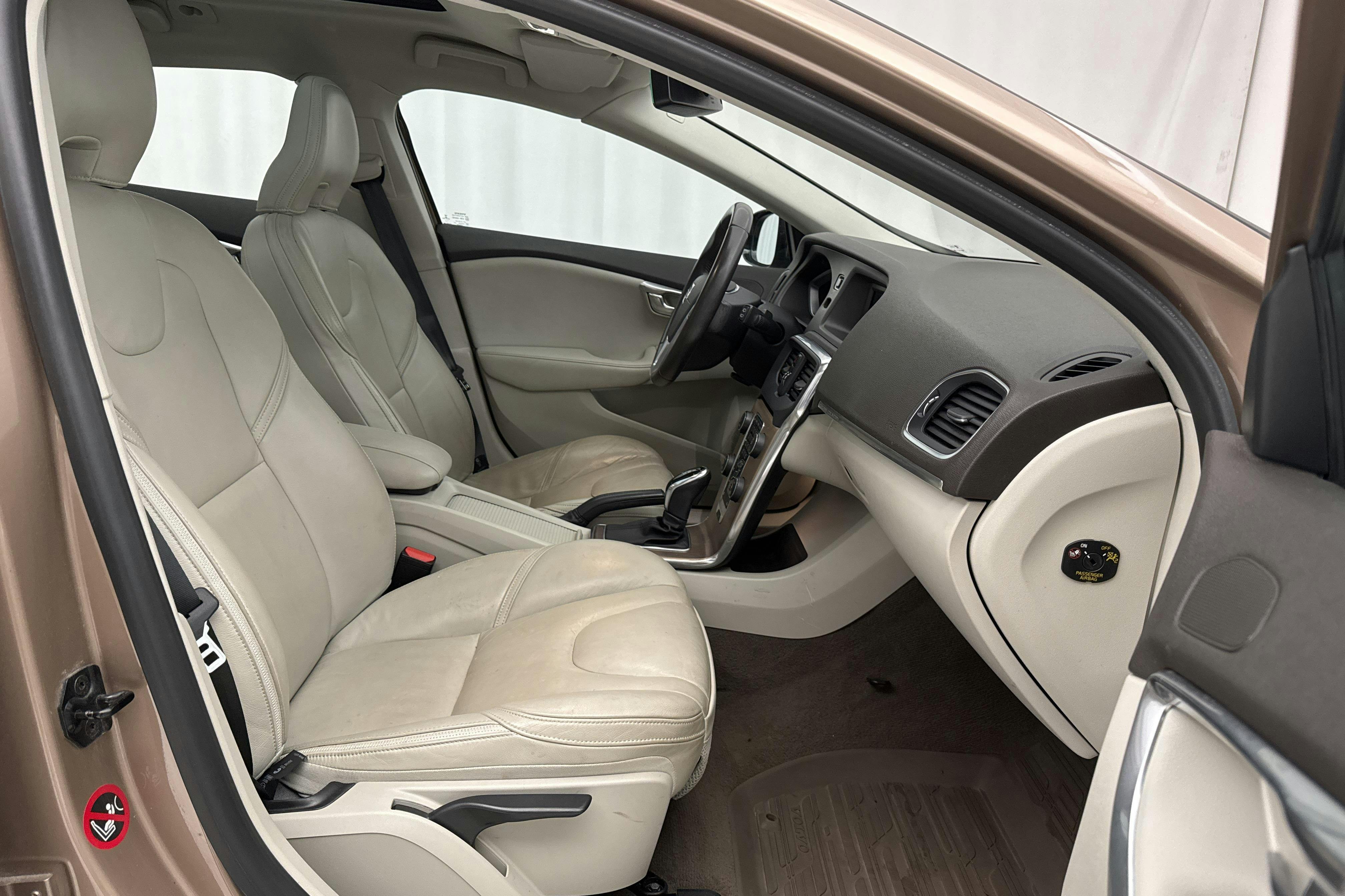 Volvo V40 Cross Country D3 (150hk) - 170 540 km - Automatyczna - brązowy - 2014