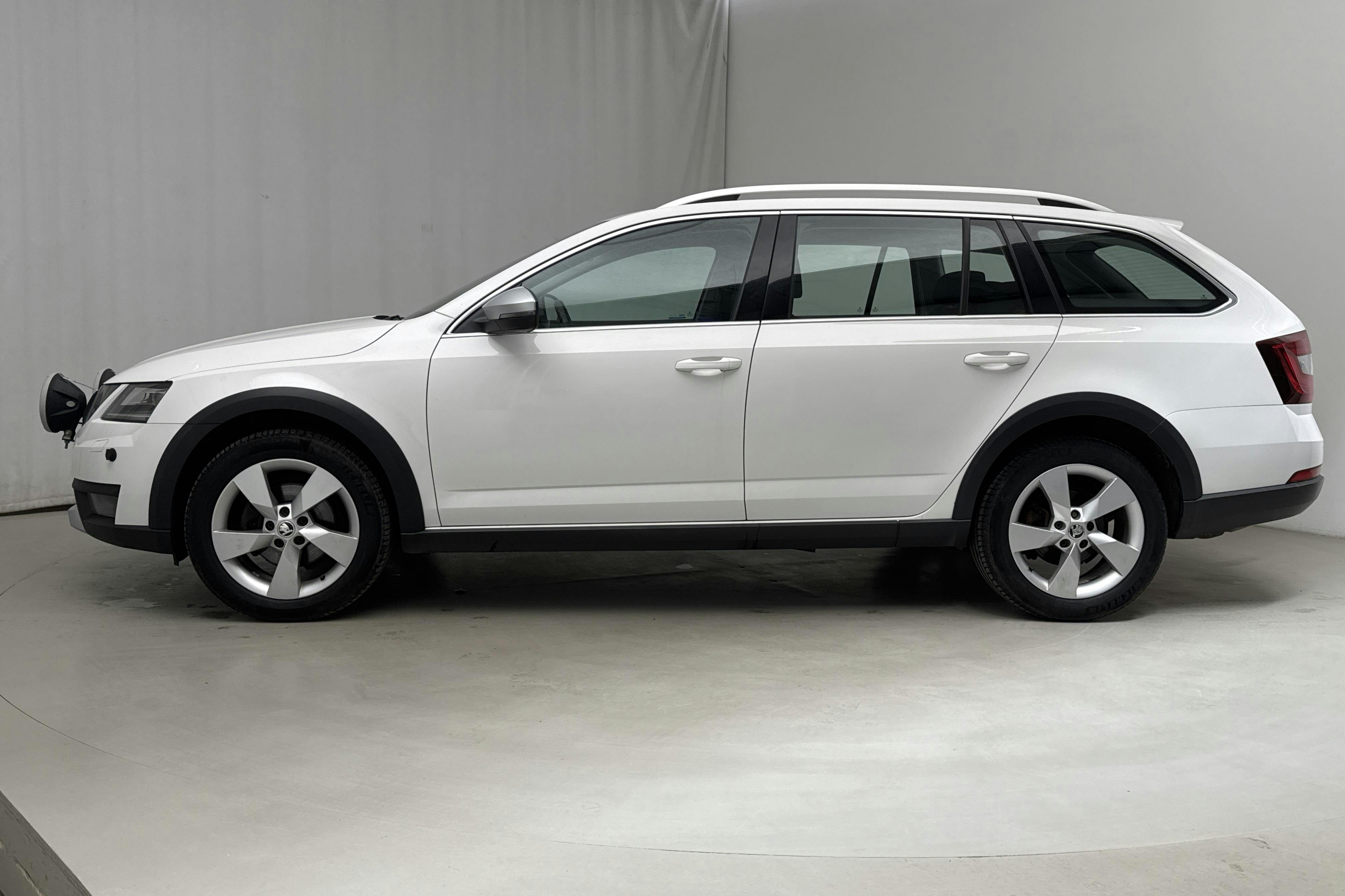 Skoda Octavia Scout II 2.0 TDI 4X4 (150hk) - 16 282 mil - Manuell - vit - 2018
