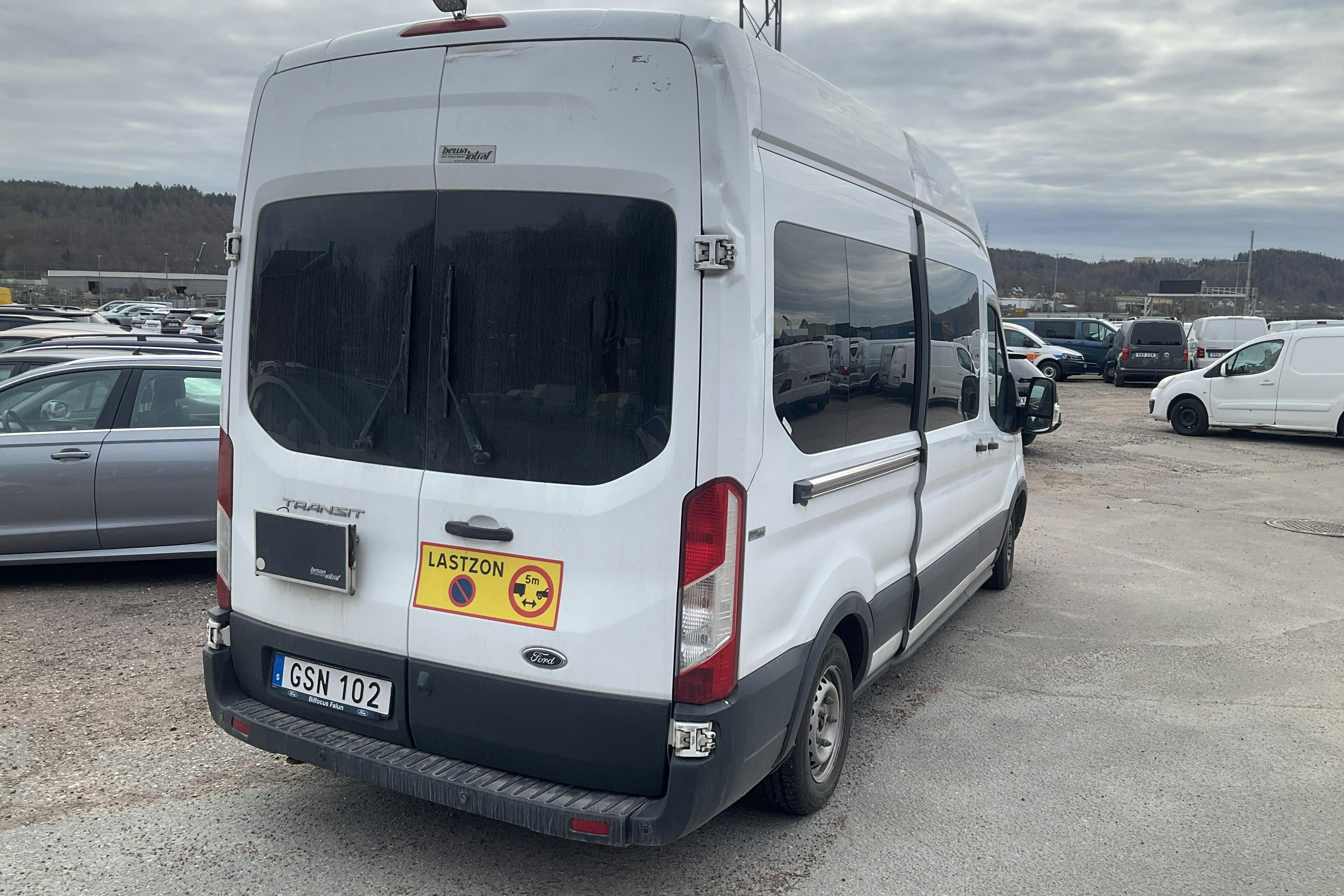 Ford Transit 350 Kombi 2.0 TDCi 2WD (130hk) - 558 270 km - Automatic - white - 2017