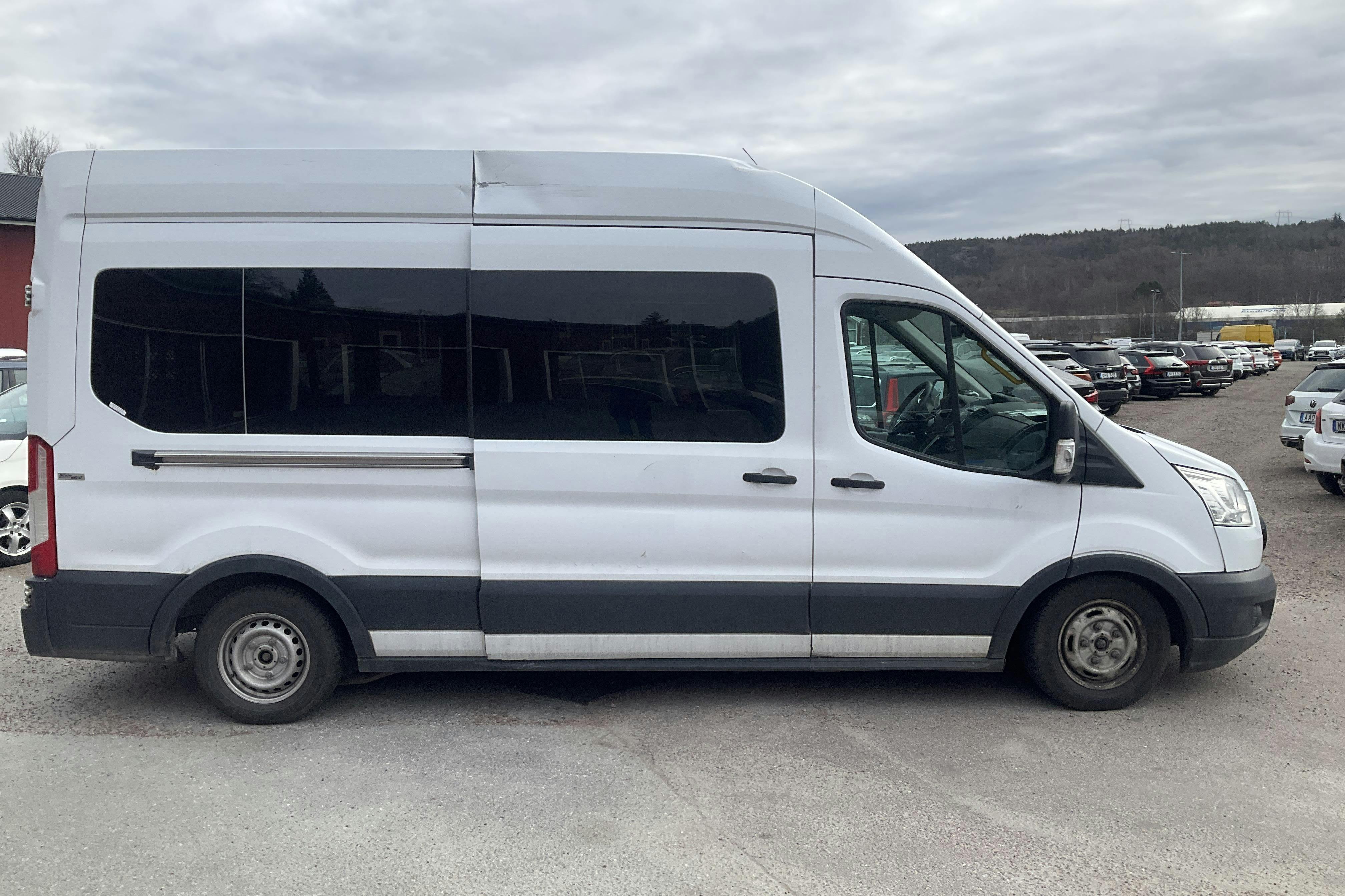 Ford Transit 350 Kombi 2.0 TDCi 2WD (130hk) - 558 270 km - Automatic - white - 2017