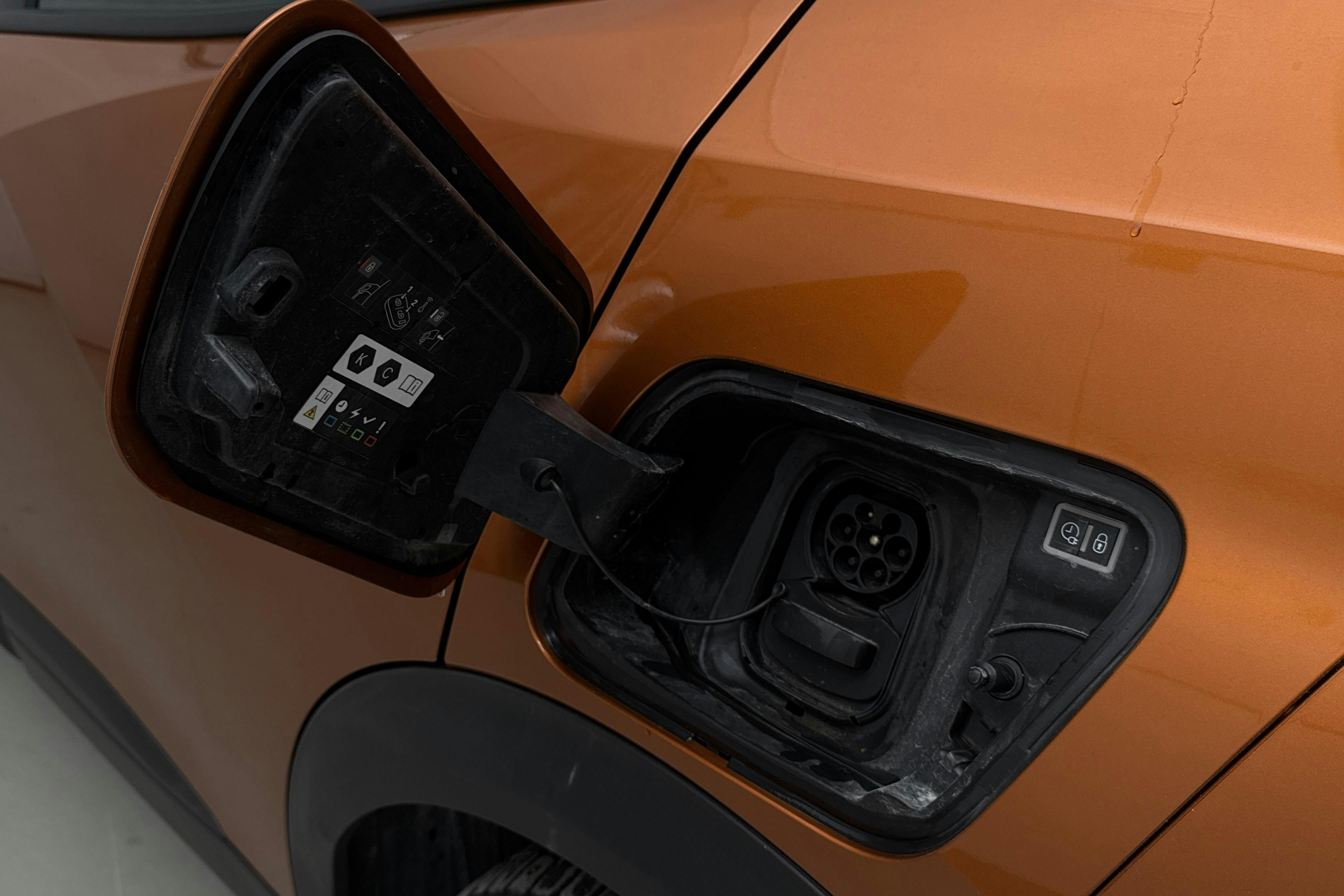 Peugeot e-2008 50 kWh (136hk) - 6 812 mil - Automat - orange - 2021
