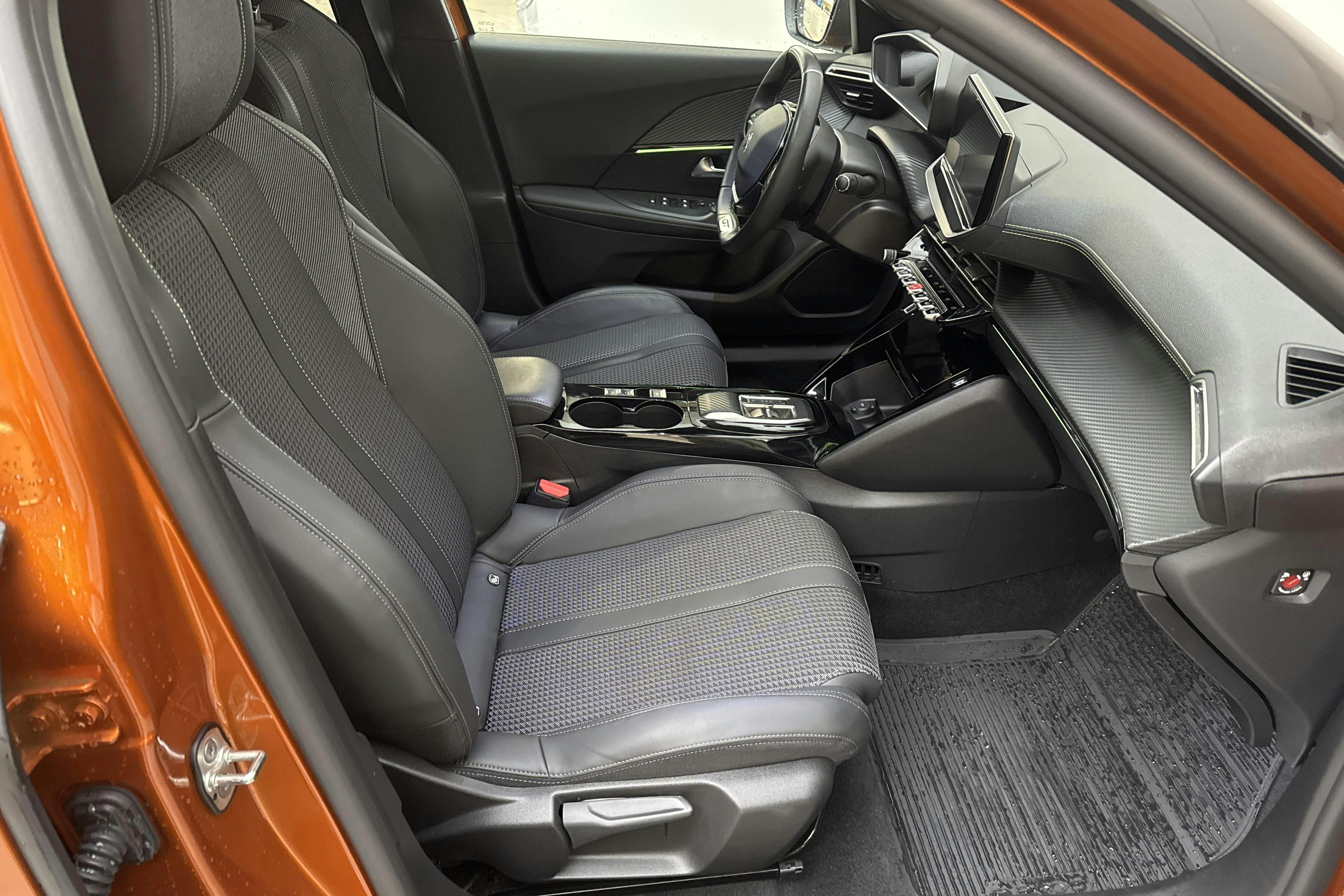 Peugeot e-2008 50 kWh (136hk) - 22 400 km - Automaattinen - oranssi - 2022