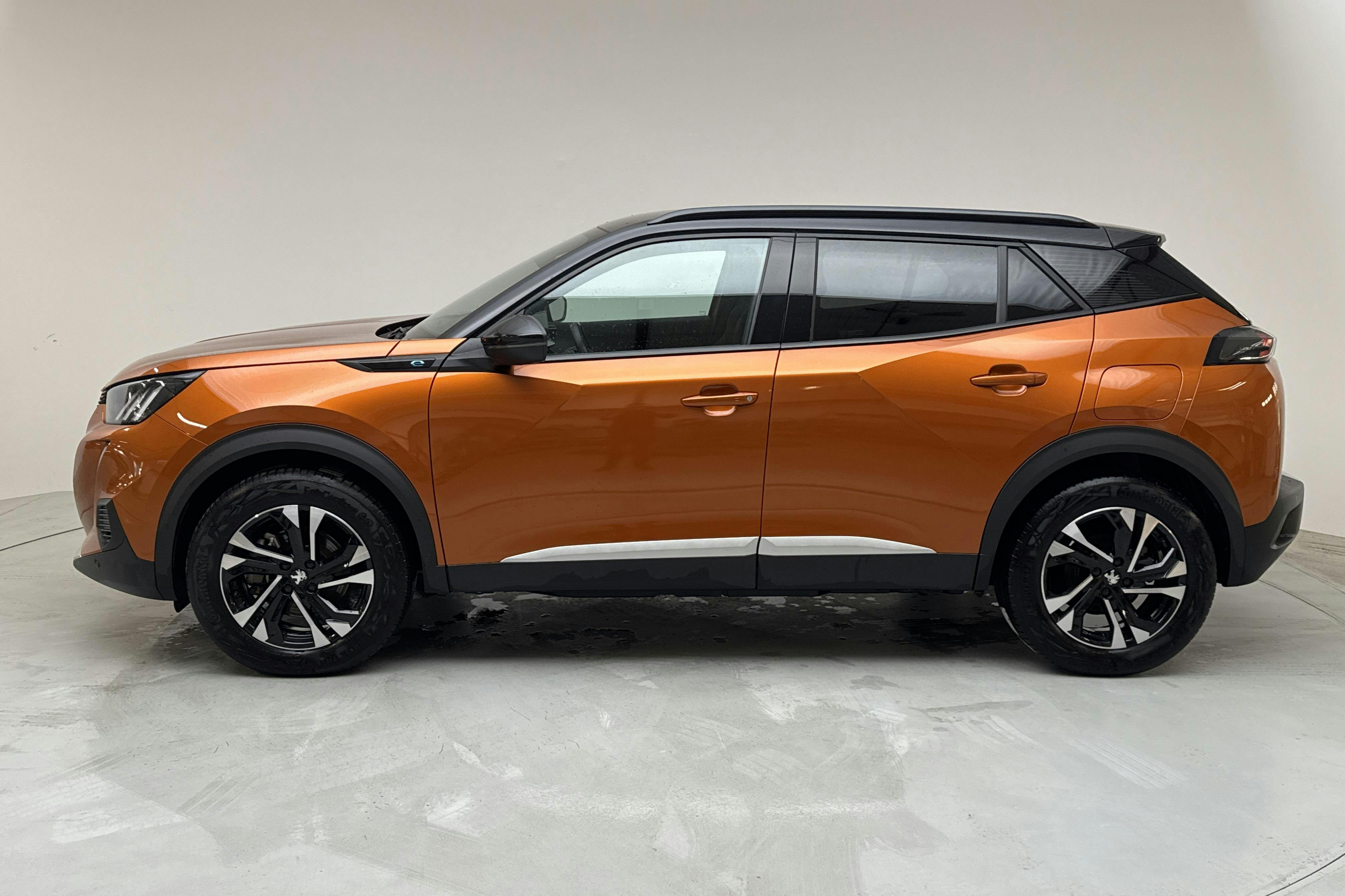 Peugeot e-2008 50 kWh (136hk) - 22 400 km - Automaattinen - oranssi - 2022