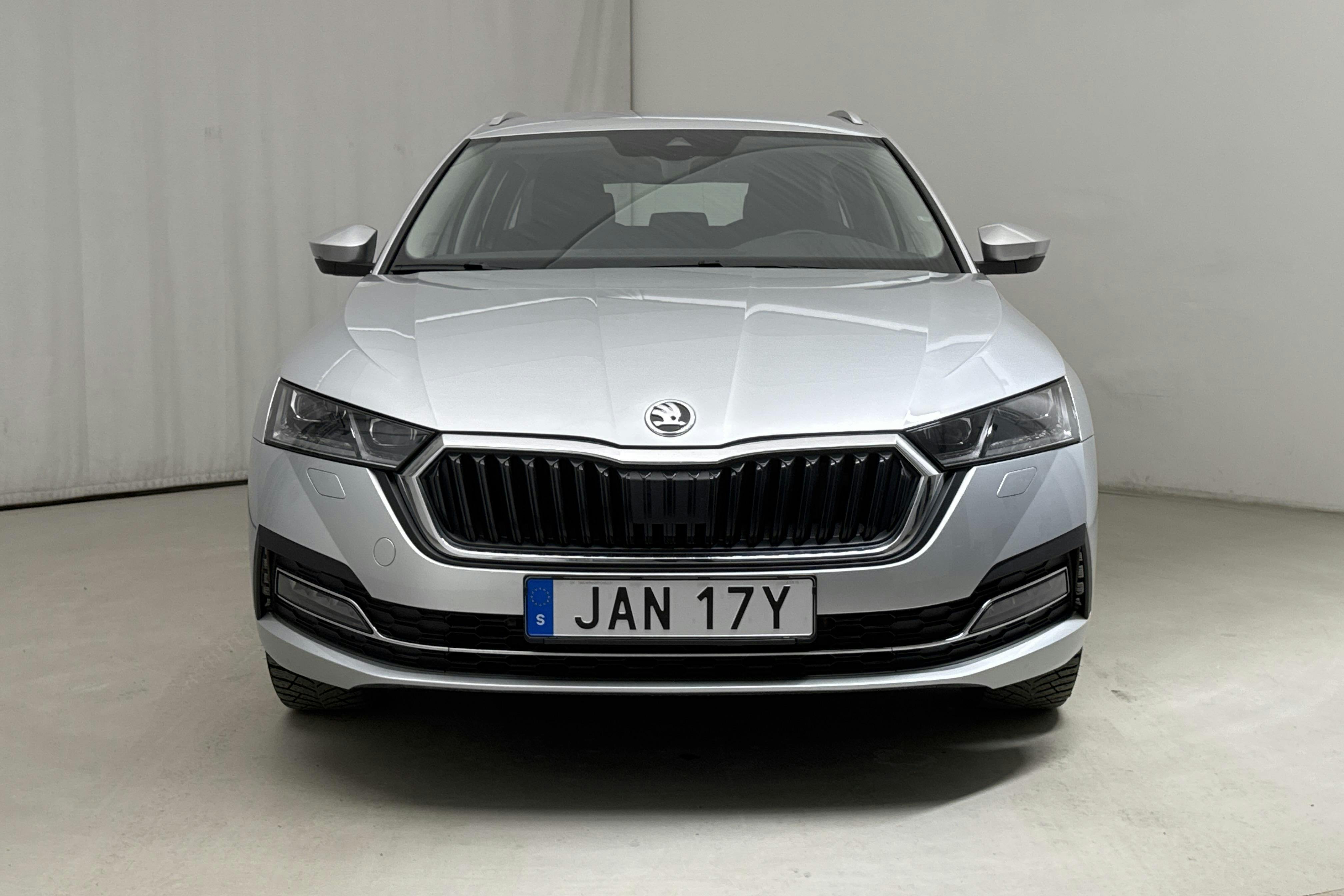 Skoda Octavia 1.4 iV PHEV Combi (204hk) - 39 990 km - Automatic - Light Grey - 2024