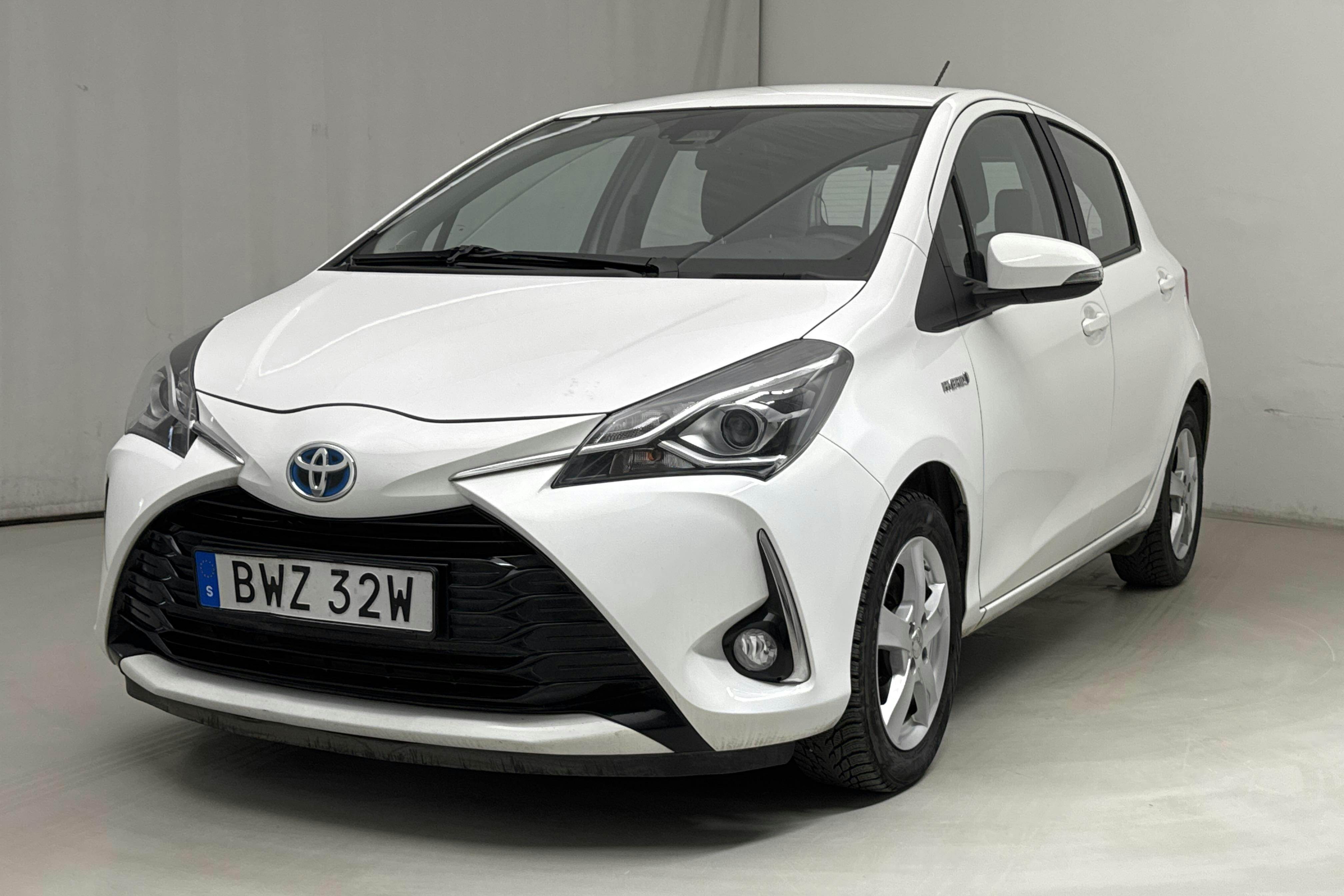 Toyota Yaris 1.5 Hybrid 5dr (101hk) - 68 890 km - Automatic - white - 2019