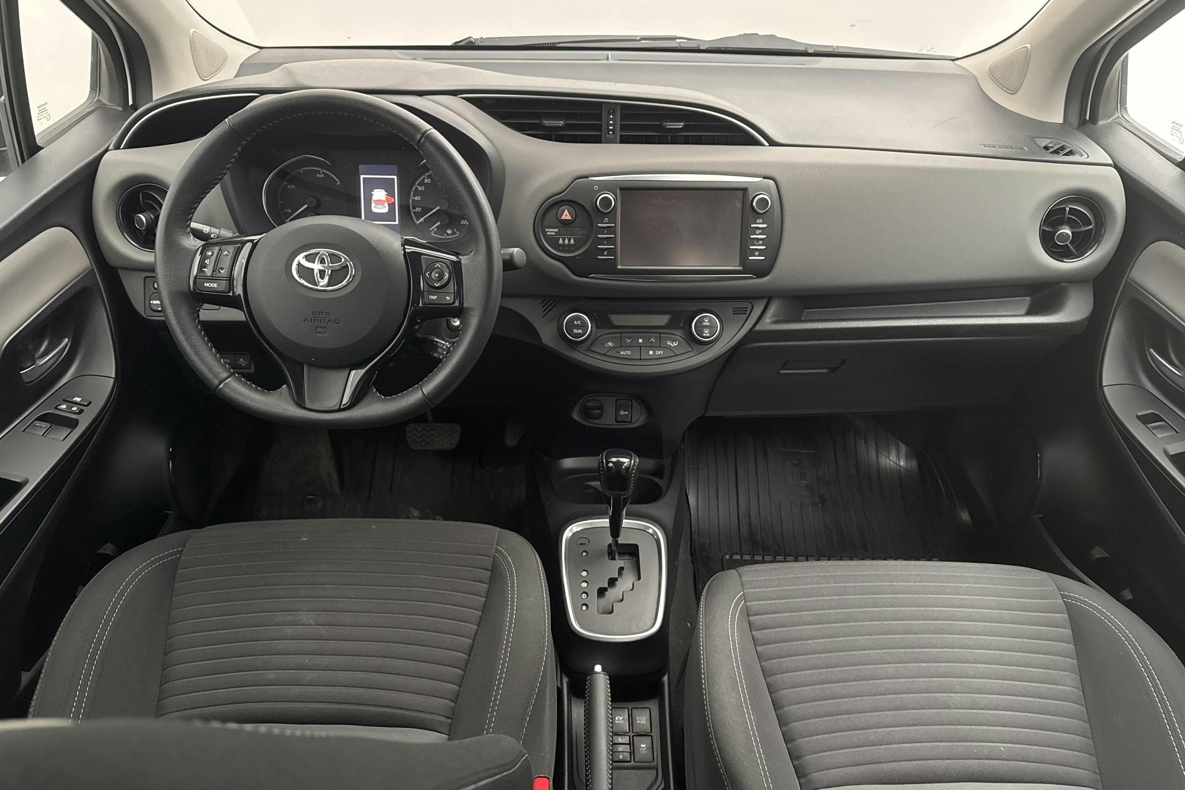 Toyota Yaris 1.5 Hybrid 5dr (101hk) - 68 890 km - Automatyczna - biały - 2019