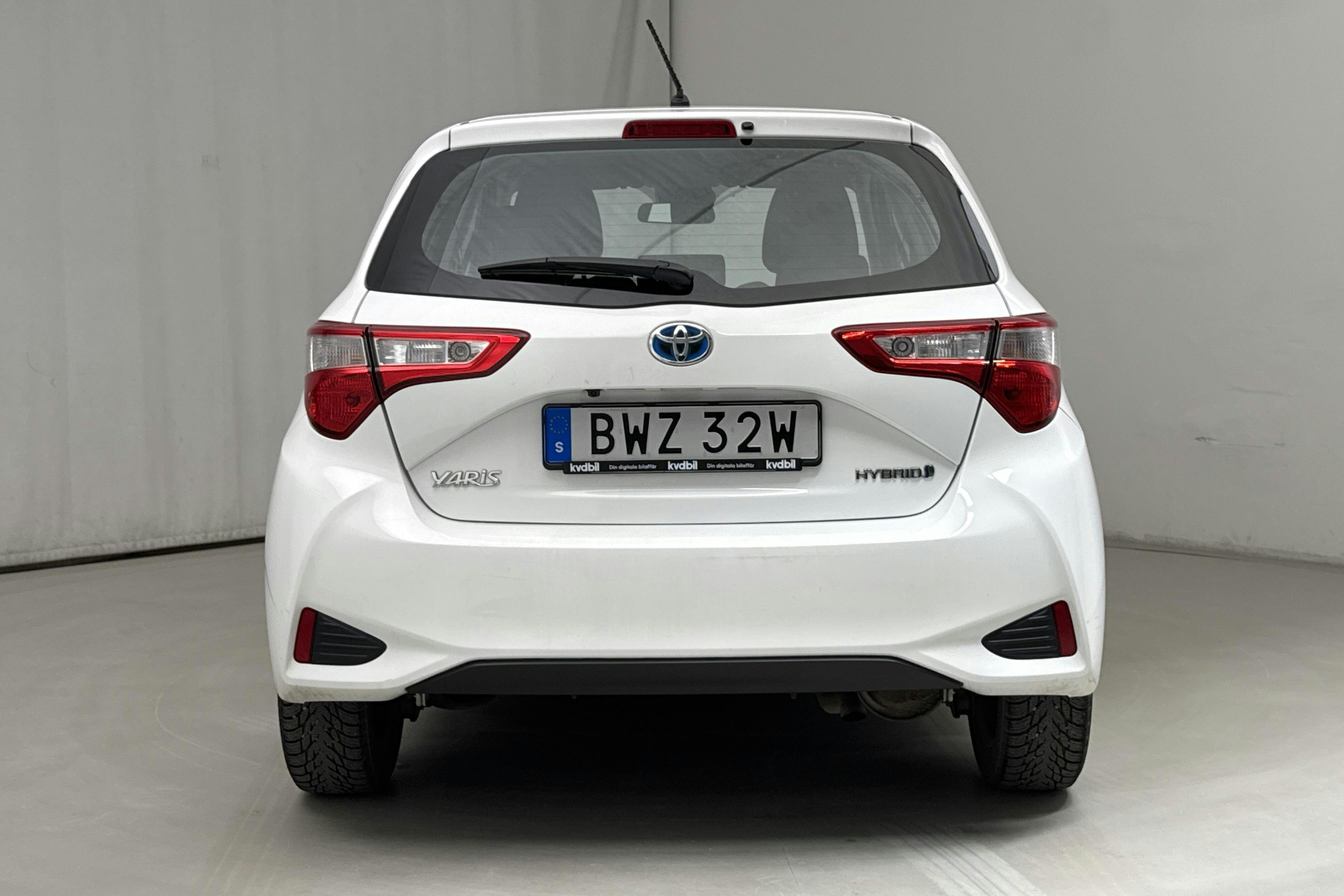 Toyota Yaris 1.5 Hybrid 5dr (101hk) - 68 890 km - Automatyczna - biały - 2019
