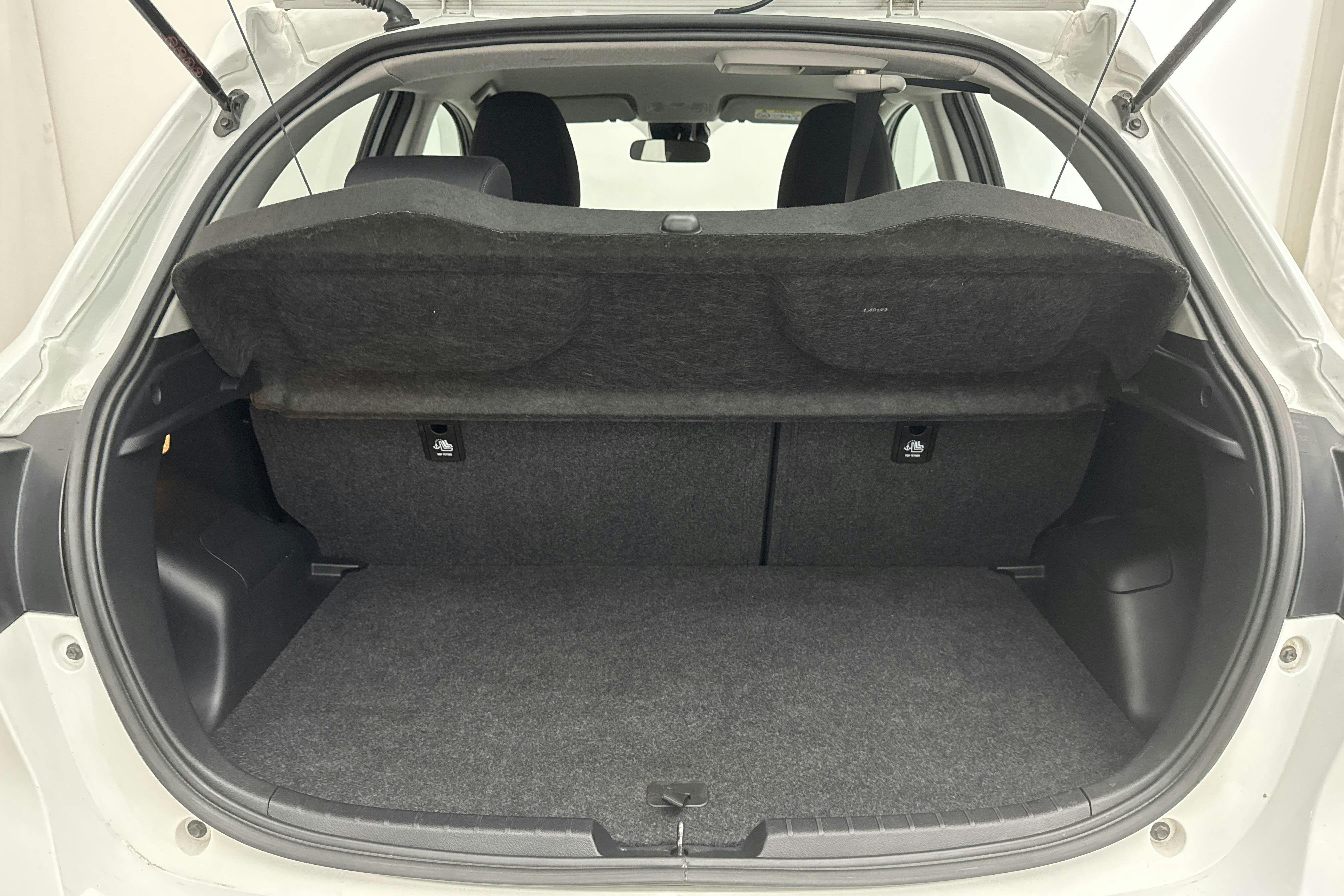 Toyota Yaris 1.5 Hybrid 5dr (101hk) - 68 890 km - Automatyczna - biały - 2019