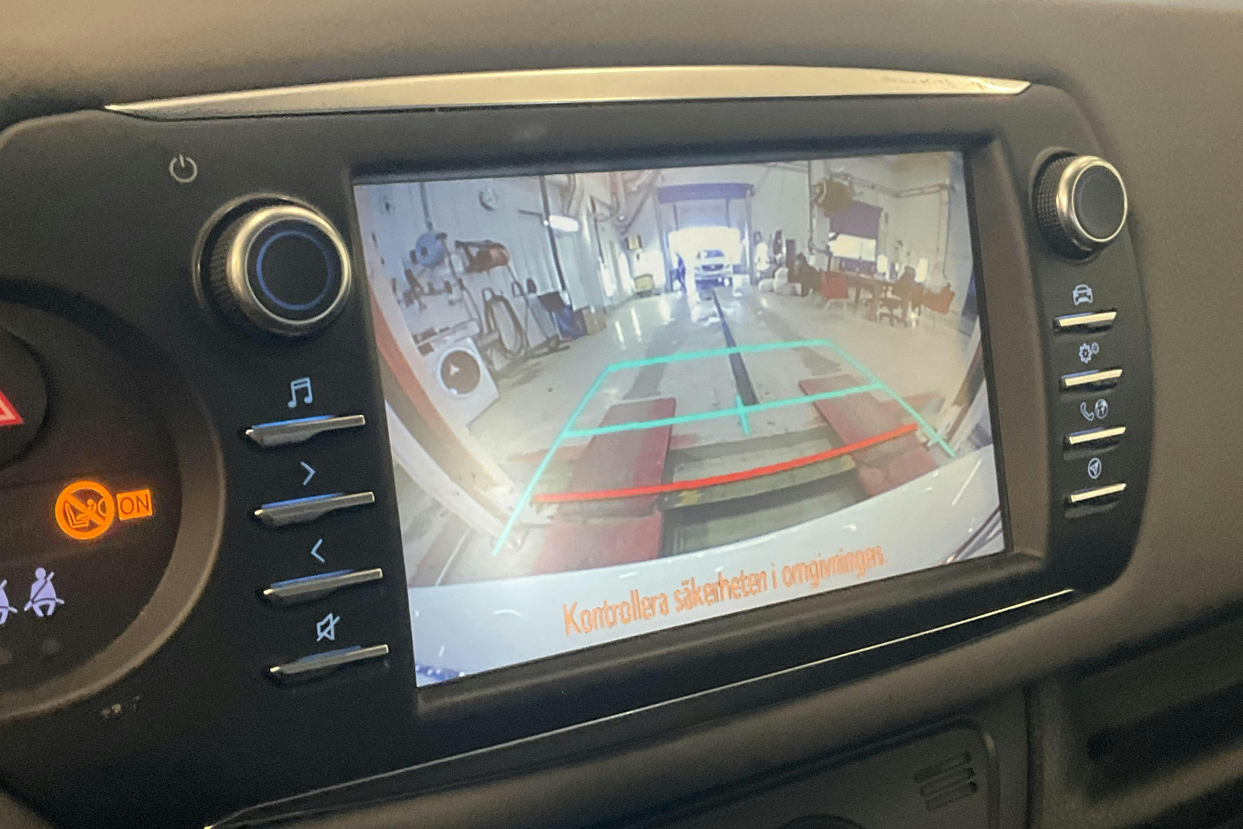 Toyota Yaris 1.5 Hybrid 5dr (101hk) - 68 890 km - Automatyczna - biały - 2019
