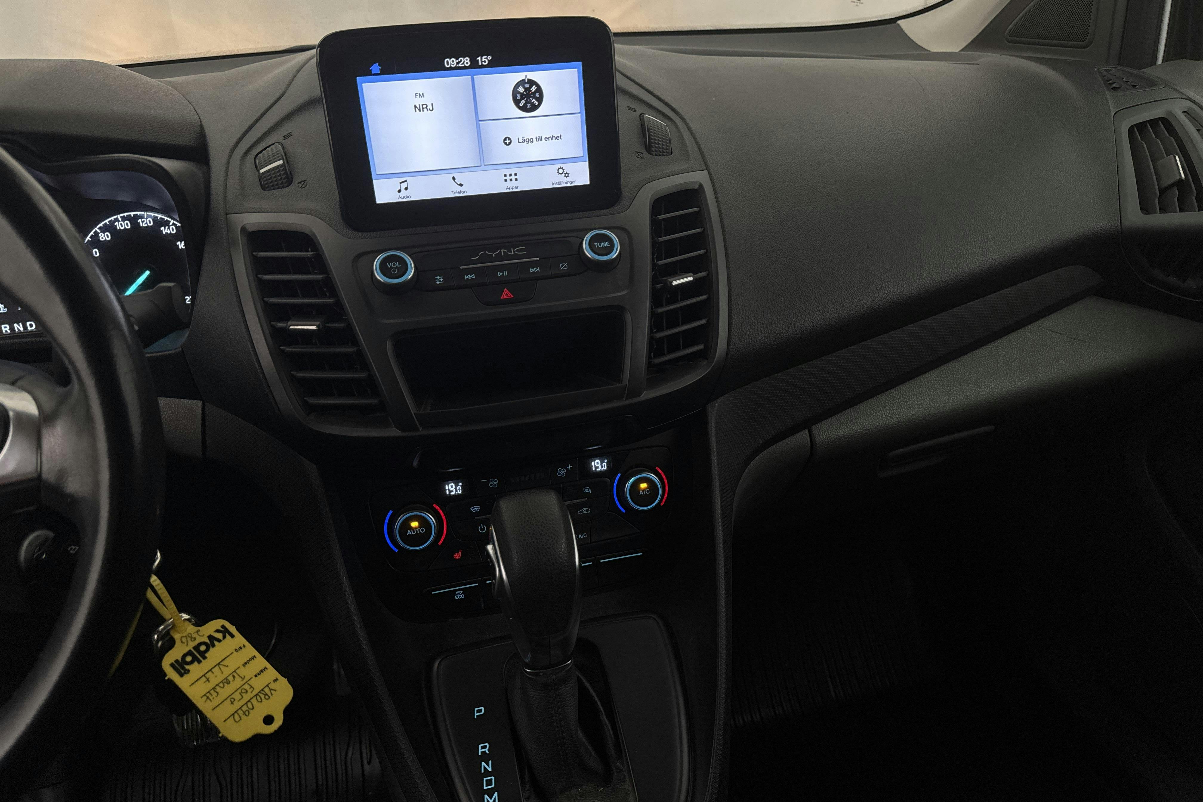Ford Transit Connect 1.5 EcoBlue (100hk) - 9 598 mil - Automat - vit - 2018