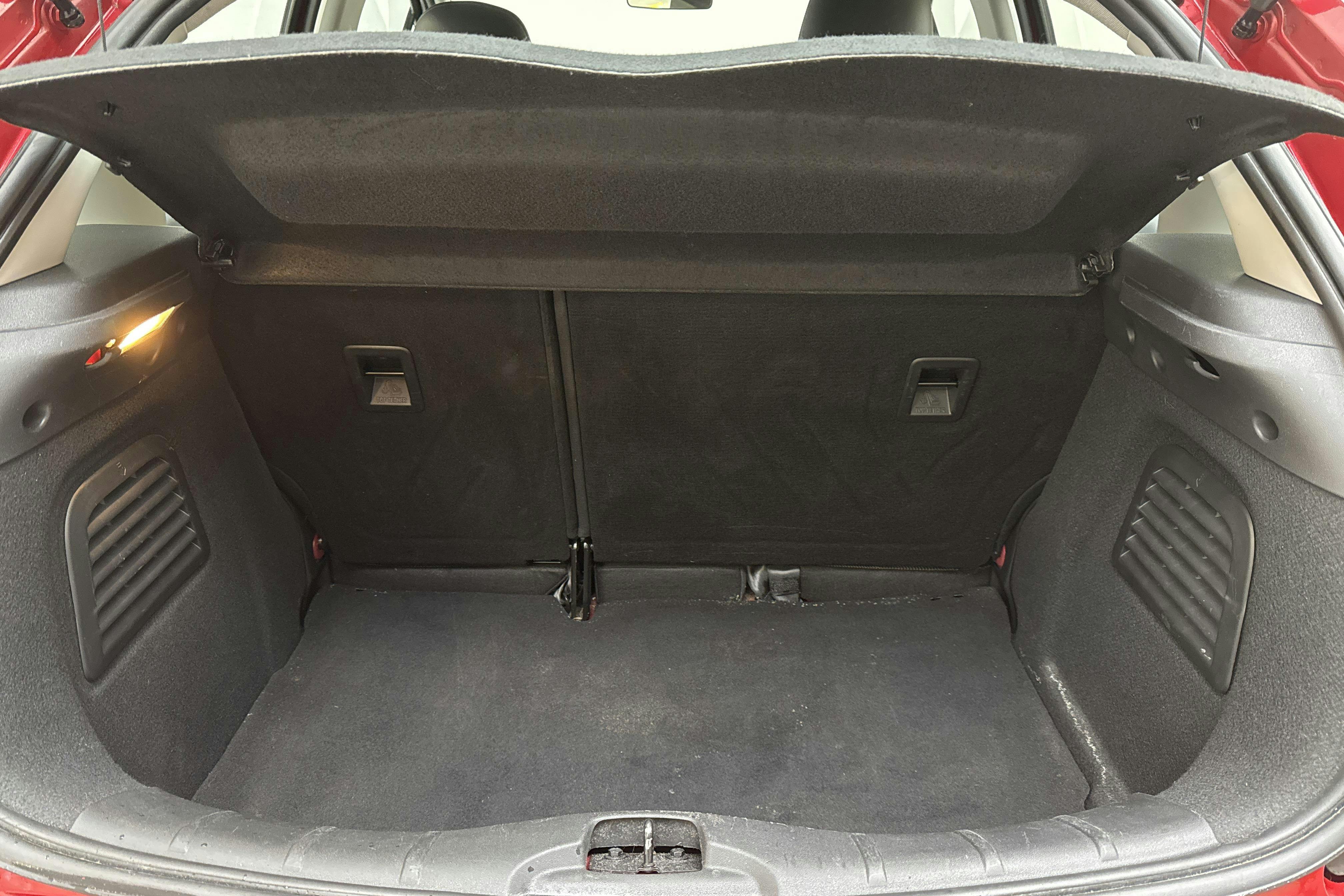 Citroën C3 1.2 VTi (82hk) - 63 380 km - Käsitsi - punane - 2014
