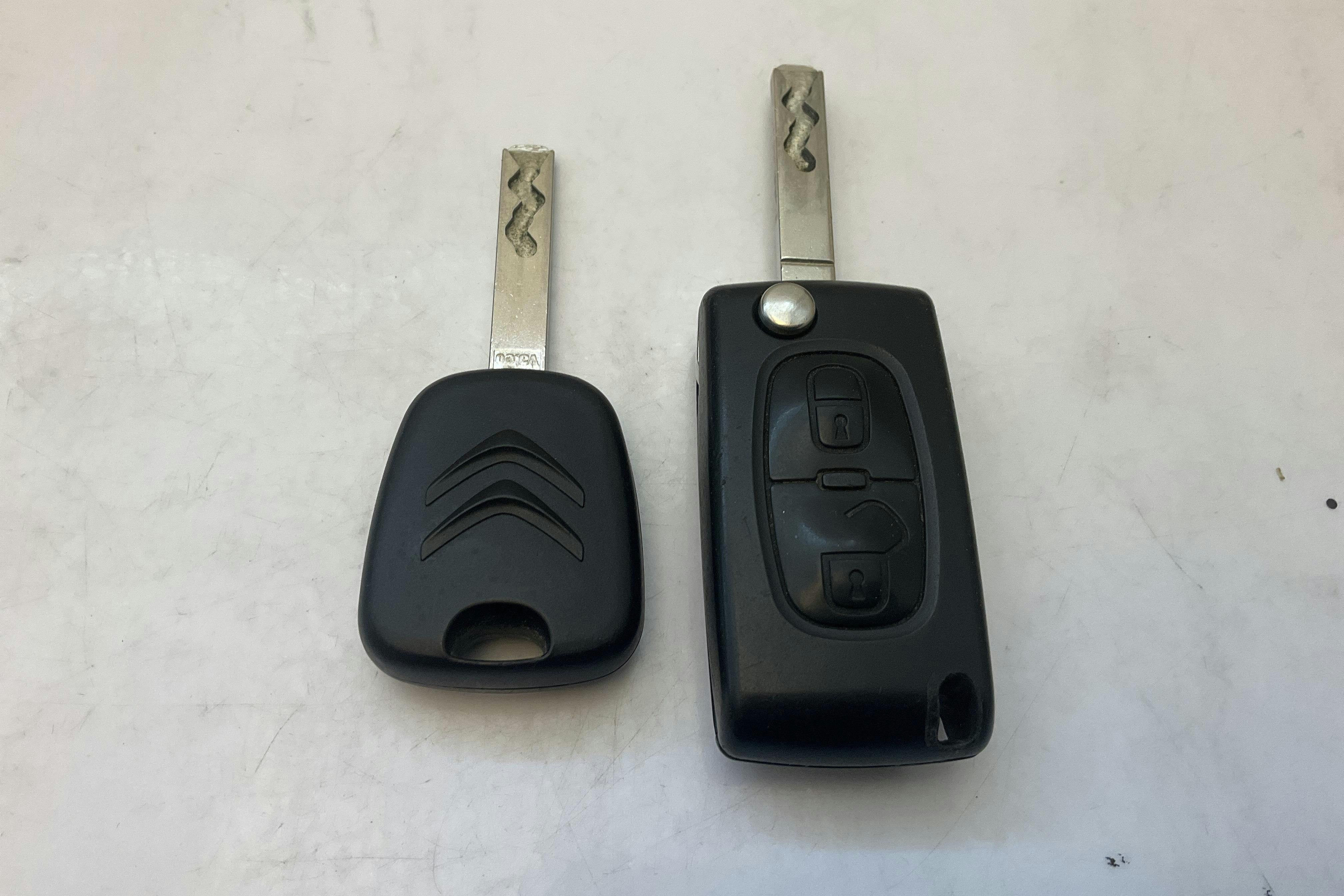 Citroën C3 1.2 VTi (82hk) - 63 380 km - Käsitsi - punane - 2014