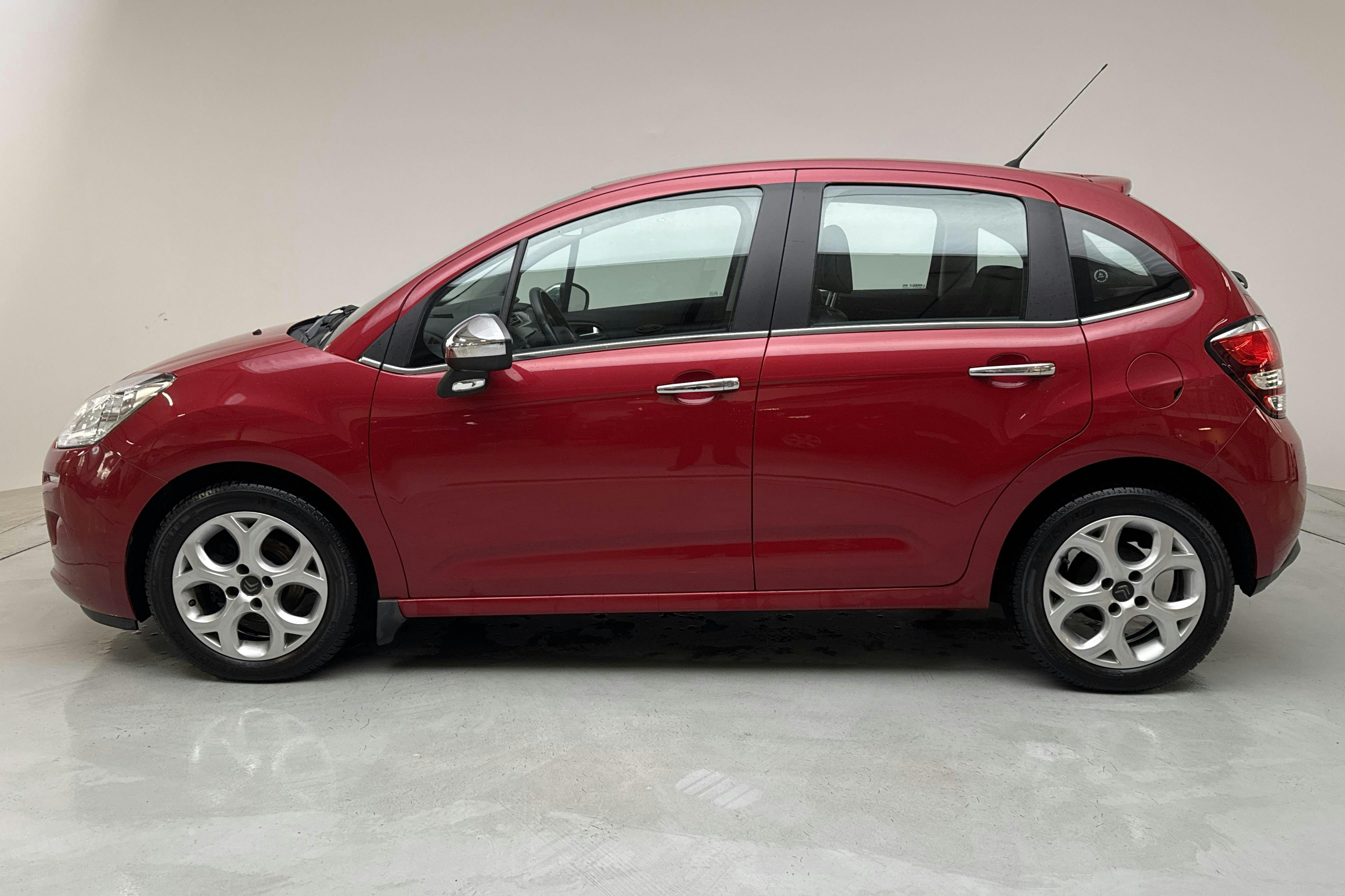 Citroën C3 1.2 VTi (82hk) - 63 380 km - Käsitsi - punane - 2014