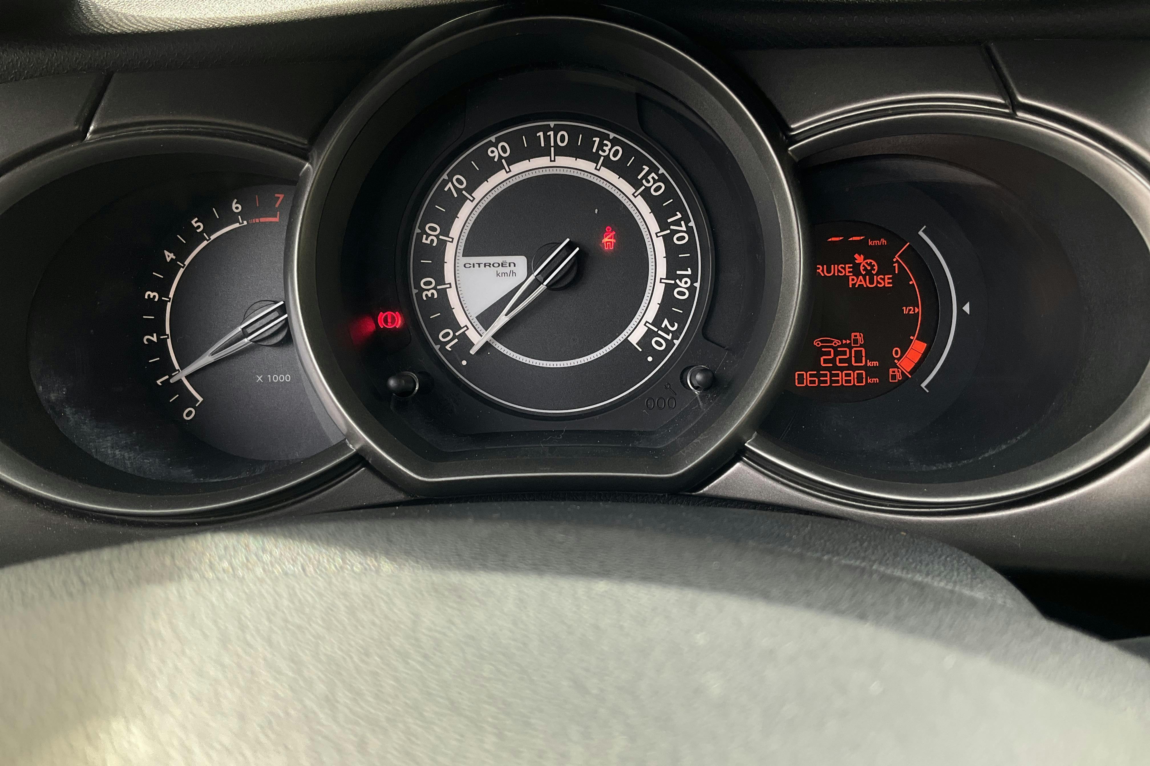 Citroën C3 1.2 VTi (82hk) - 63 380 km - Käsitsi - punane - 2014