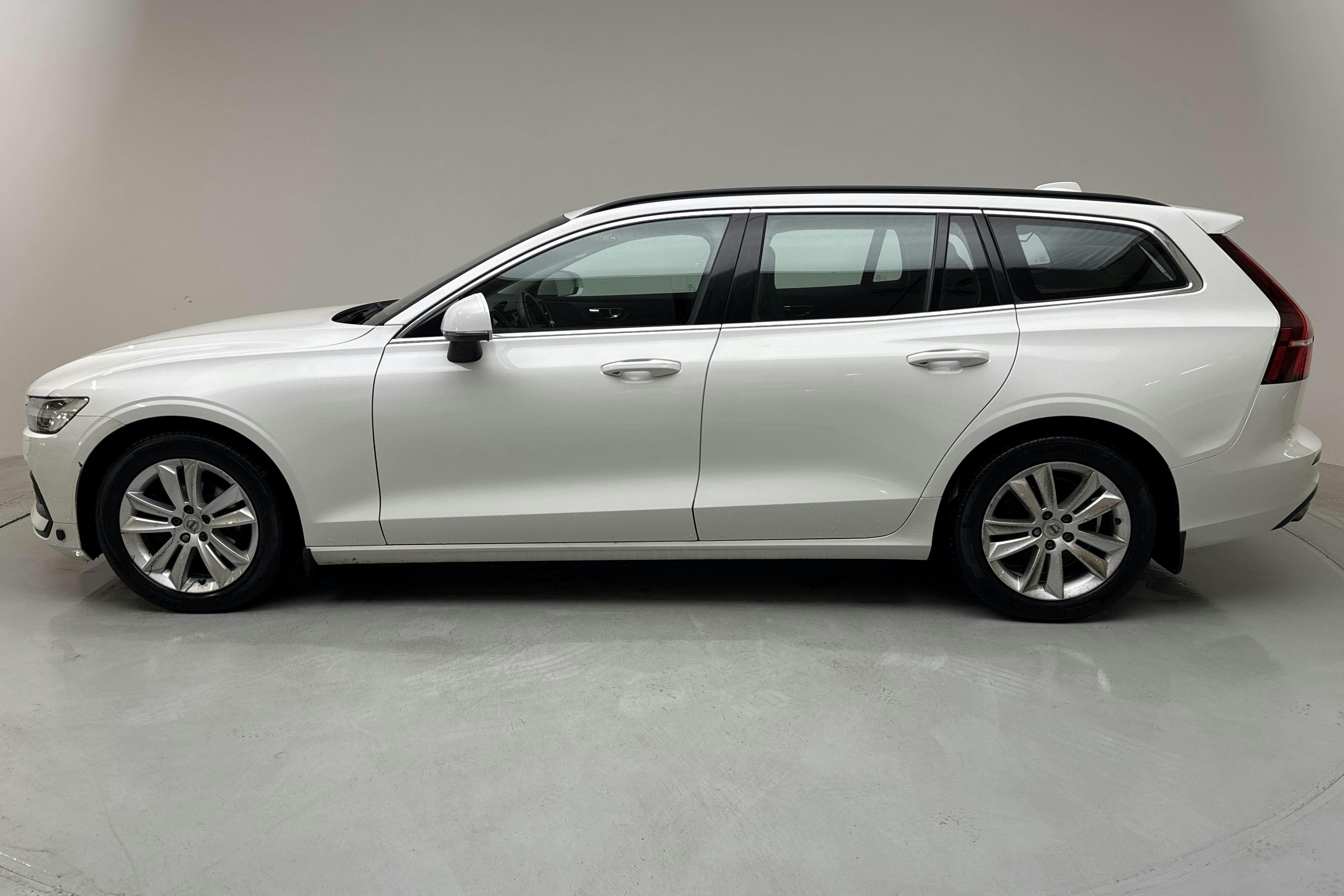 Volvo V60 B4 Mildhybrid, Diesel (197hk) - 92 970 km - Automatic - white - 2022