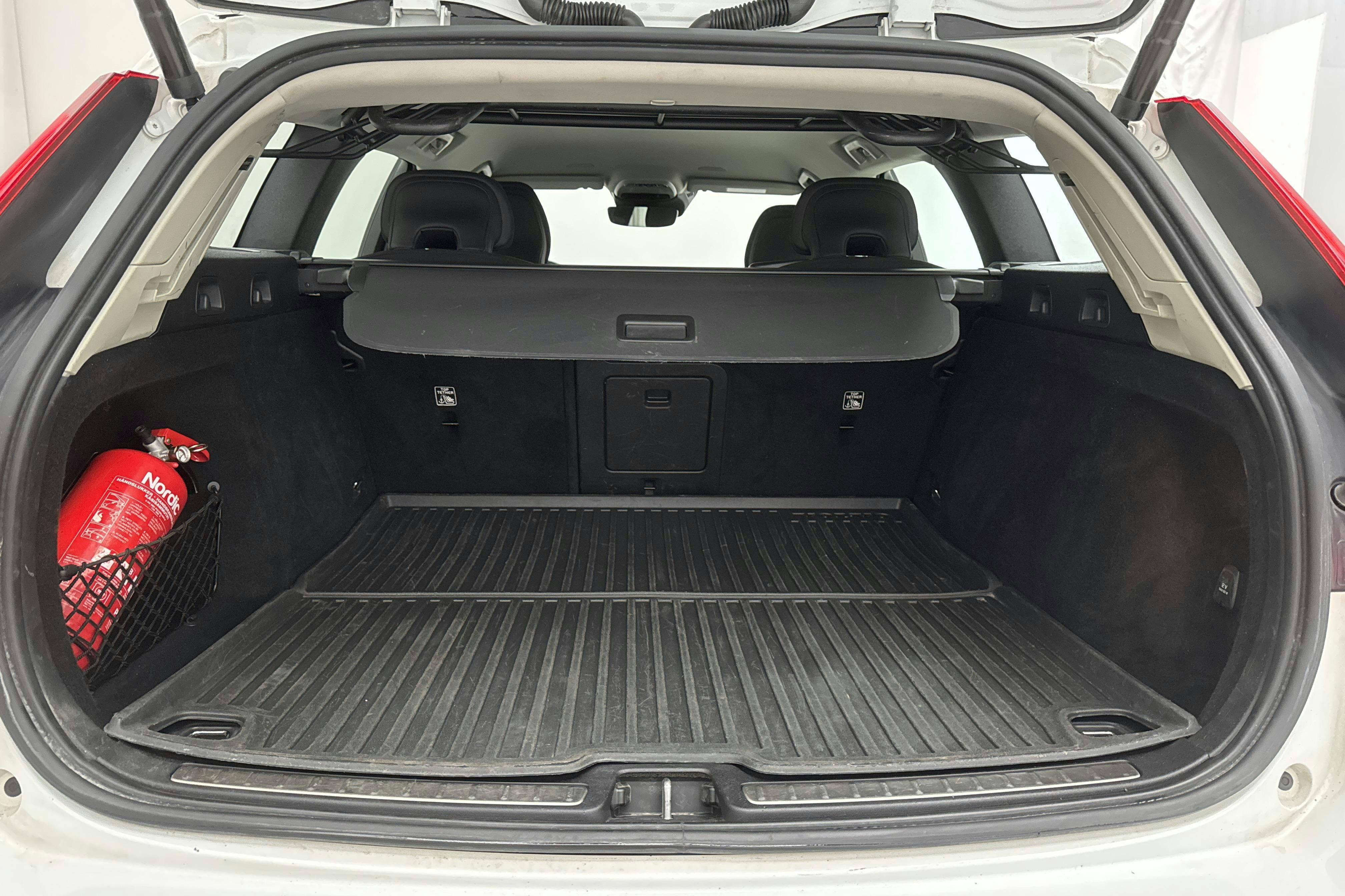 Volvo V60 B4 Mildhybrid, Diesel (197hk) - 126 890 km - Automatic - white - 2021