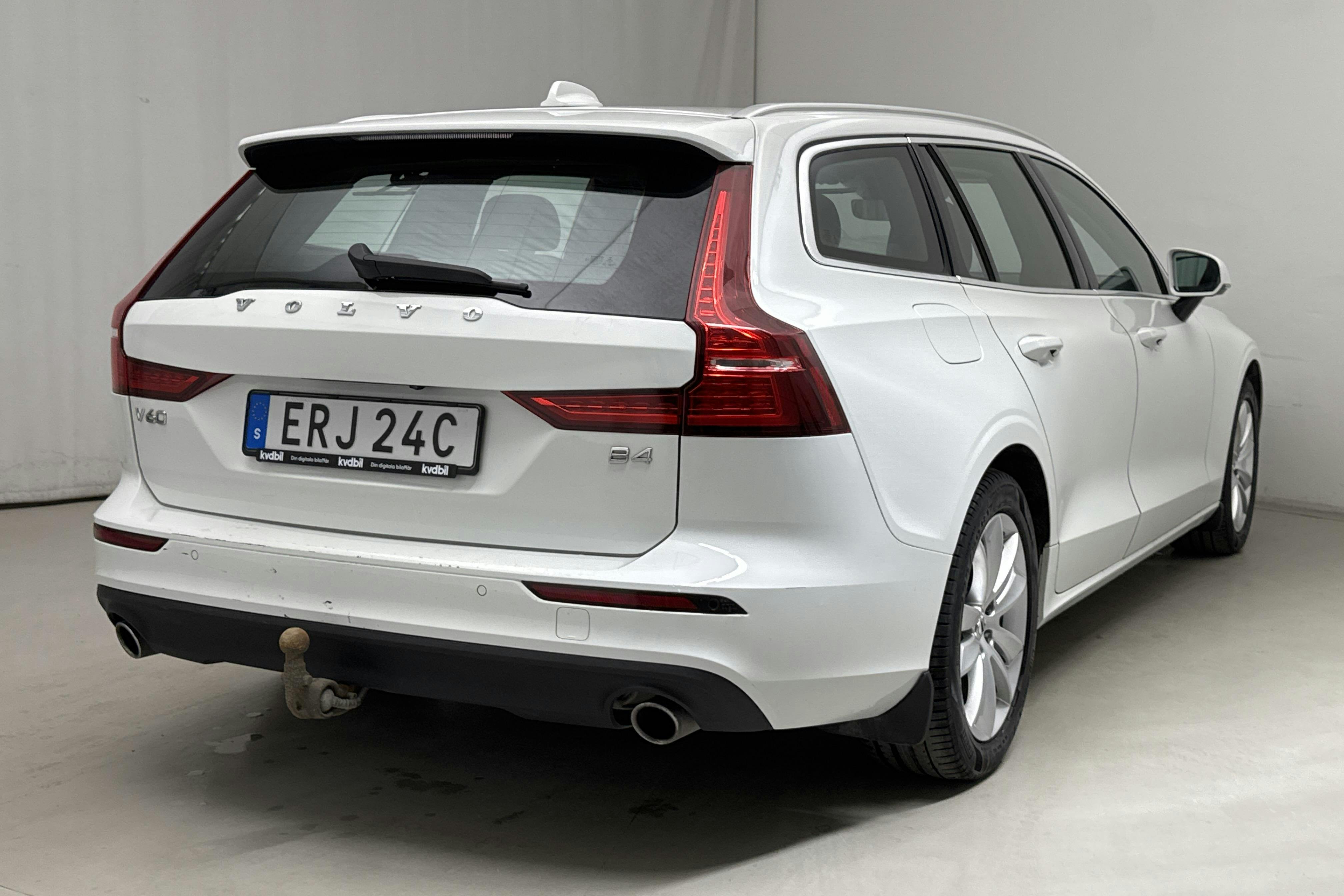 Volvo V60 B4 Mildhybrid, Diesel (197hk) - 126 890 km - Automatic - white - 2021