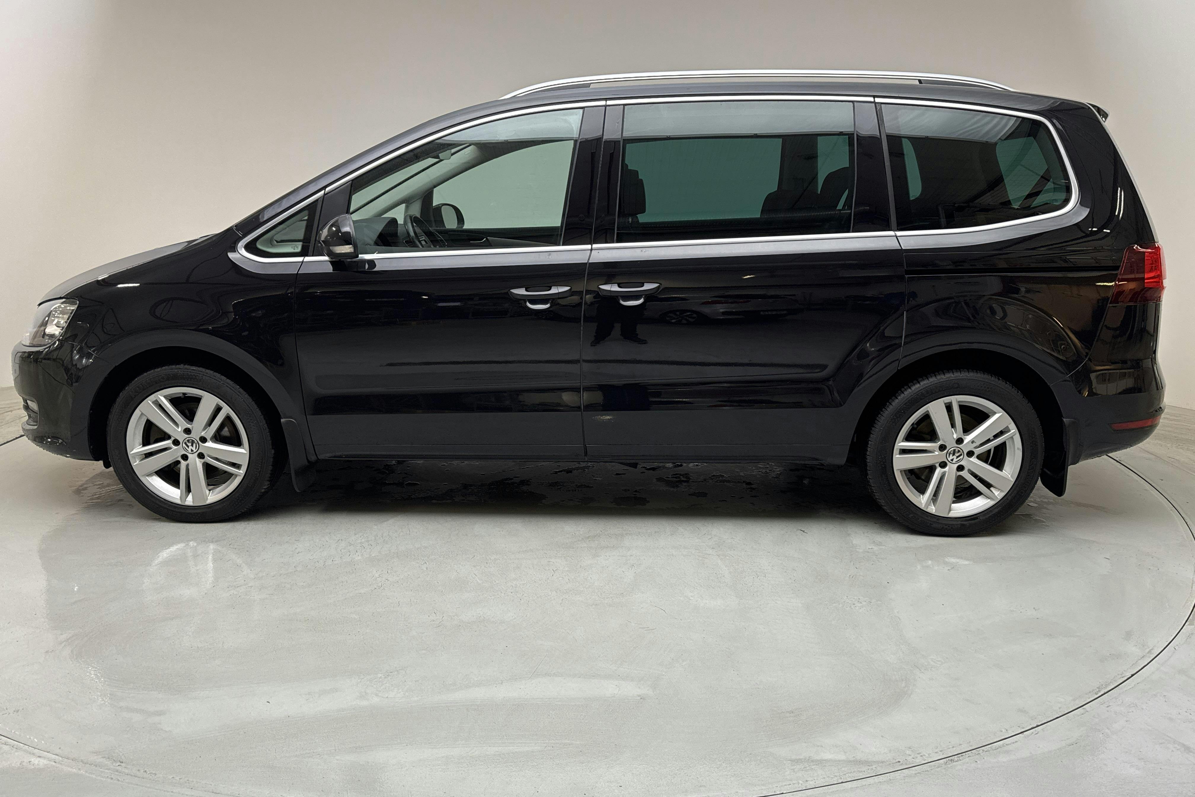 VW Sharan 2.0 TDI (150hk) - 284 000 km - Automatyczna - czarny - 2017