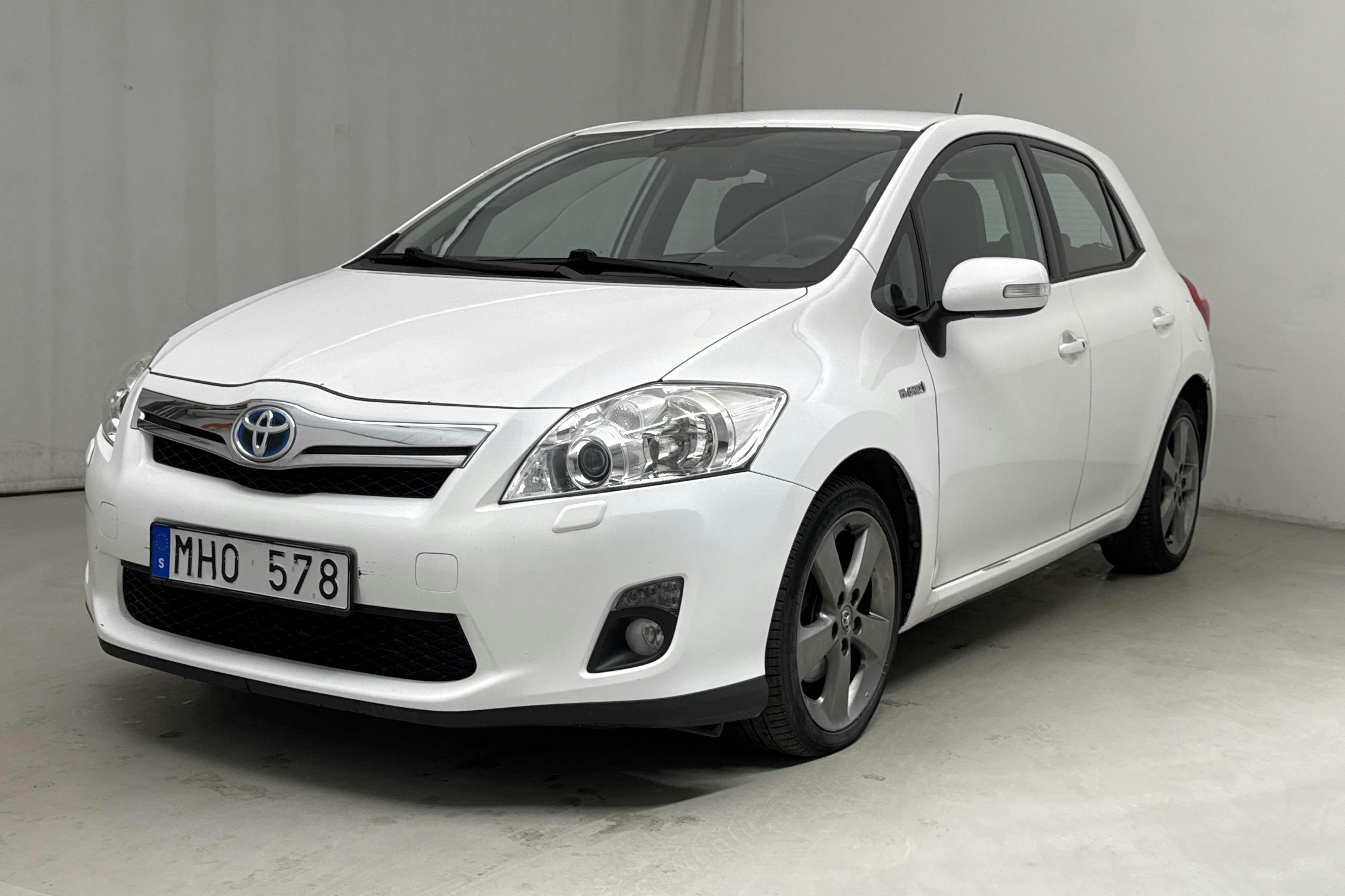 Toyota Auris 1.8 HSD 5dr (99hk) - 226 490 km - Automatyczna - biały - 2012