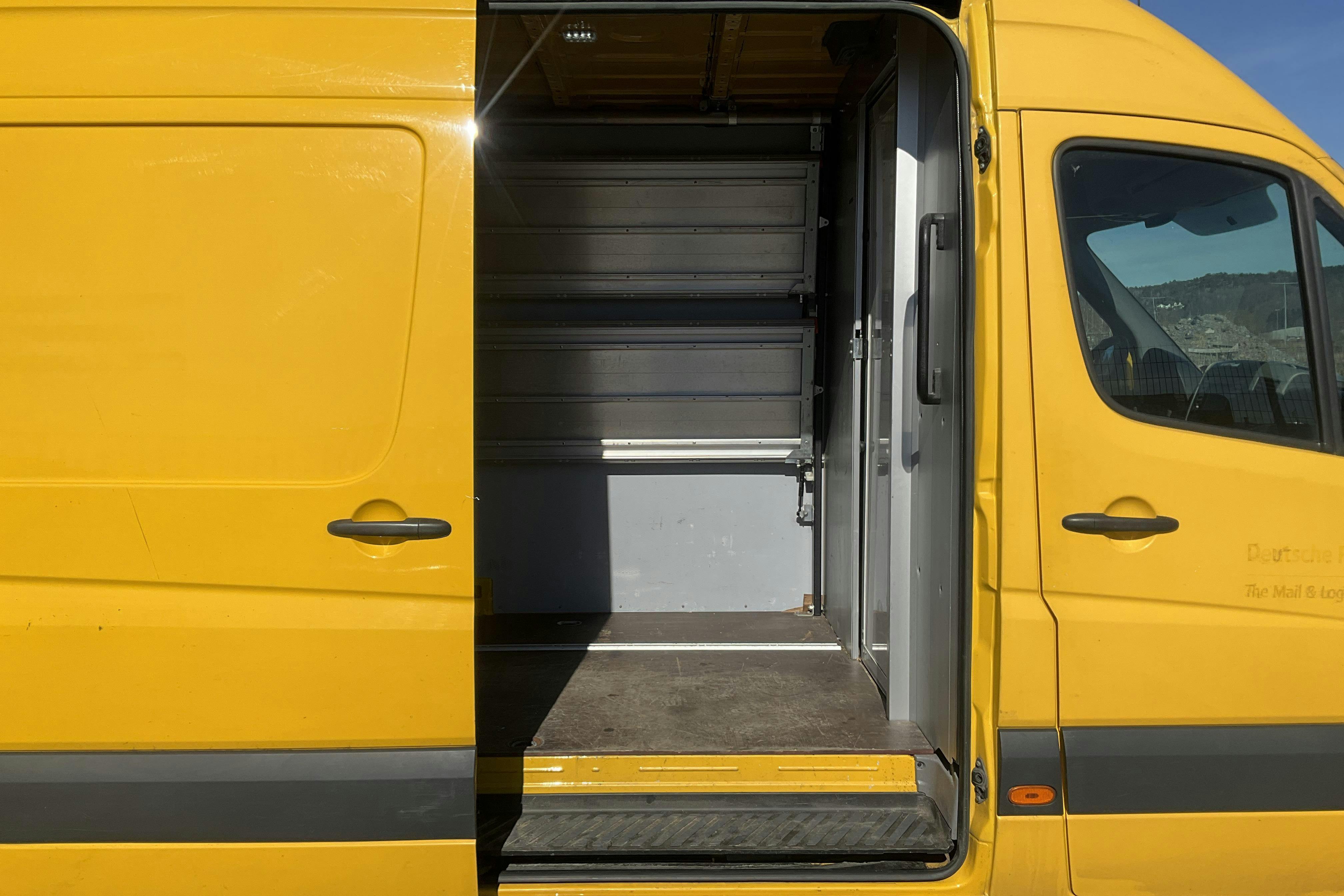 VW Crafter 35 2.0 TDI Skåp (136hk) - 352 380 km - Manualna - Light Yellow - 2015