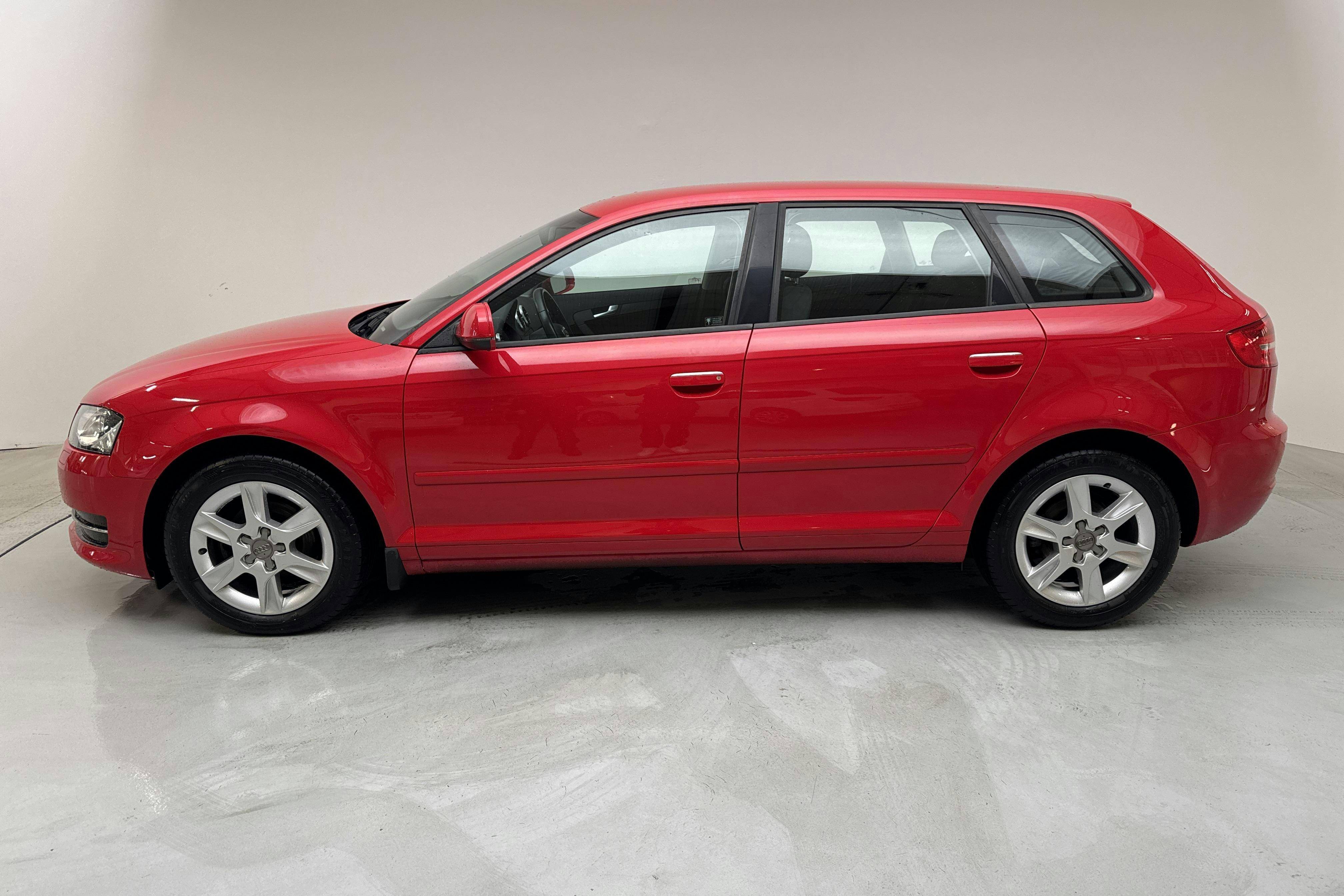 Audi A3 1.6 TDI Sportback (105hk) - 7 035 mil - Automat - röd - 2013