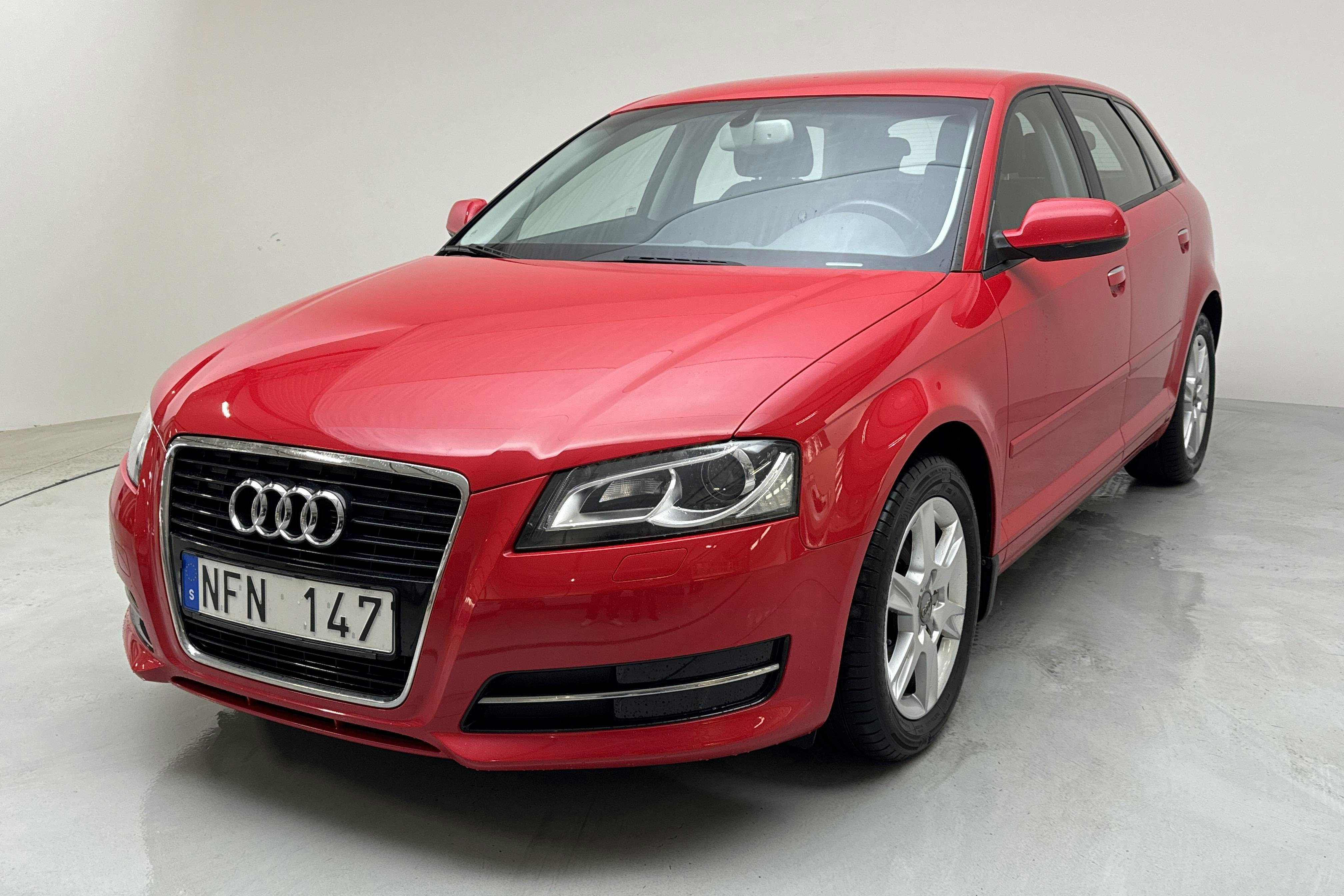 Audi A3 1.6 TDI Sportback (105hk) - 7 035 mil - Automat - röd - 2013