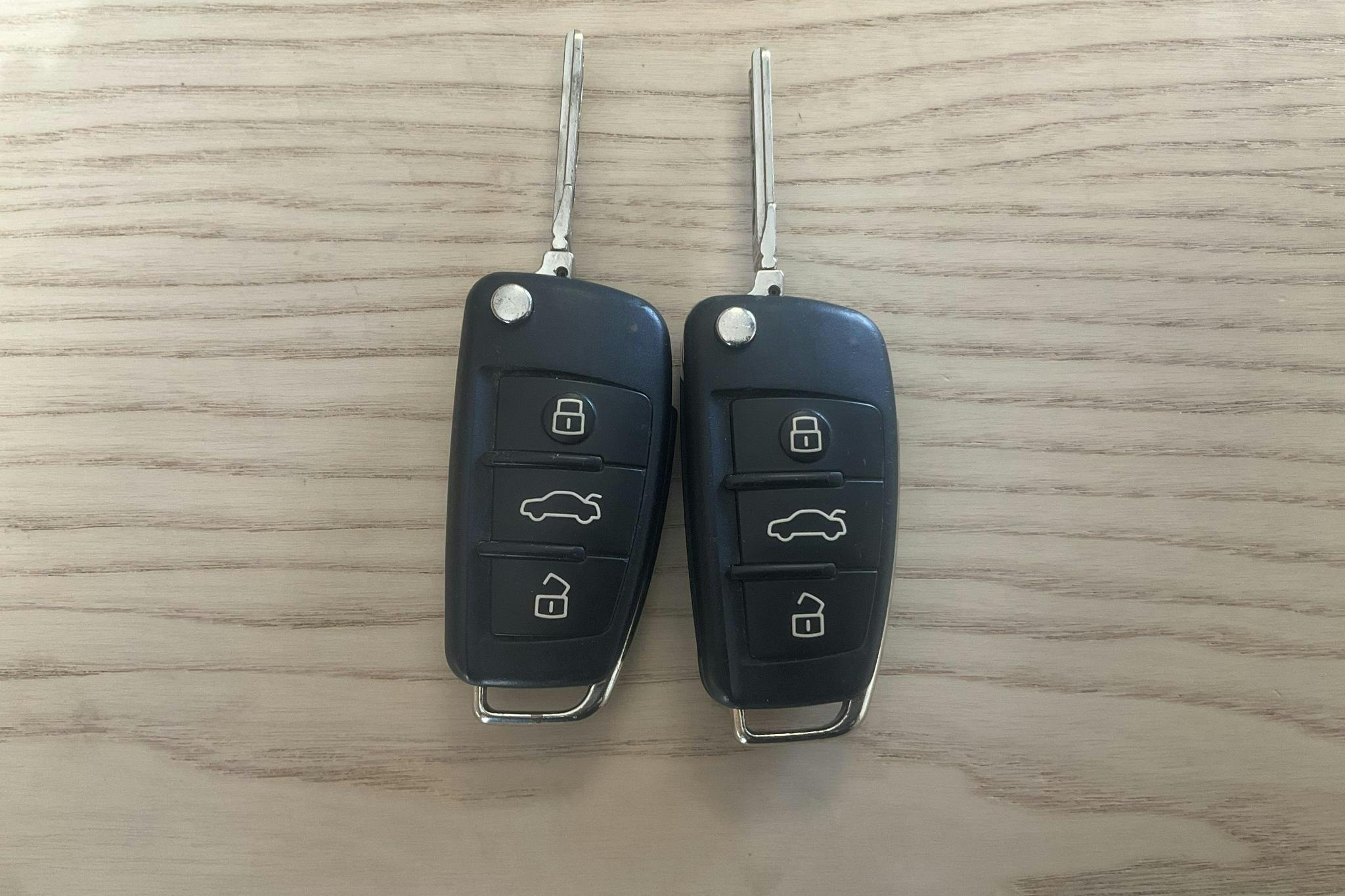 Audi A3 1.6 TDI Sportback (105hk) - 7 035 mil - Automat - röd - 2013