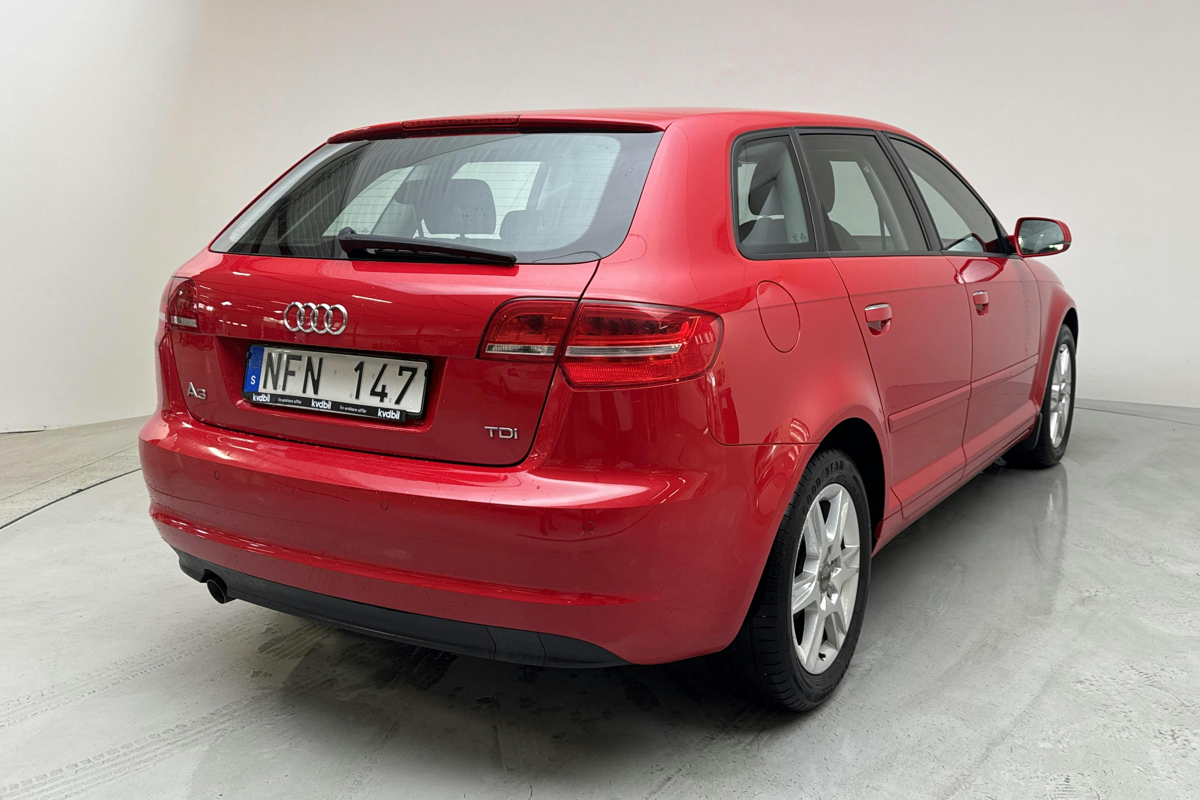 Audi A3 1.6 TDI Sportback (105hk) - 7 035 mil - Automat - röd - 2013