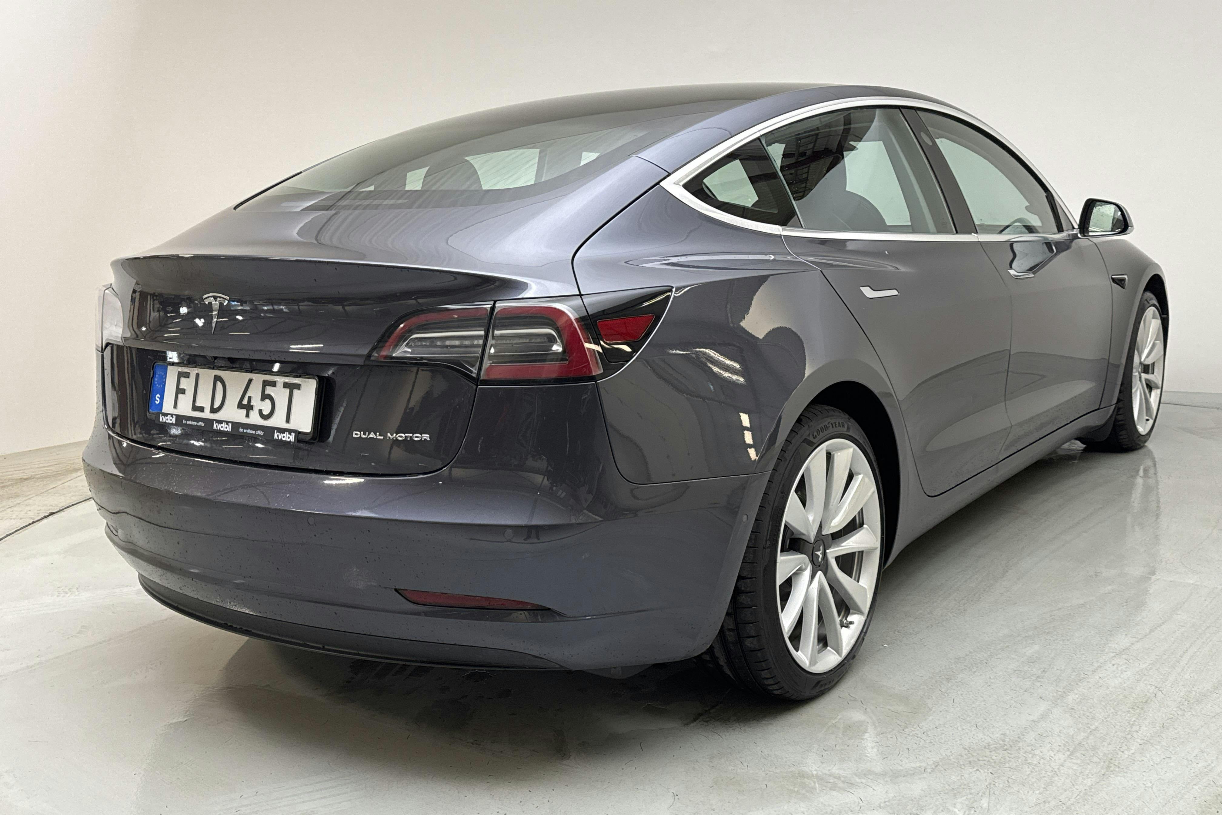 Tesla Model 3 Long Range Dual Motor AWD - 157 570 km - Automaattinen - harmaa - 2020