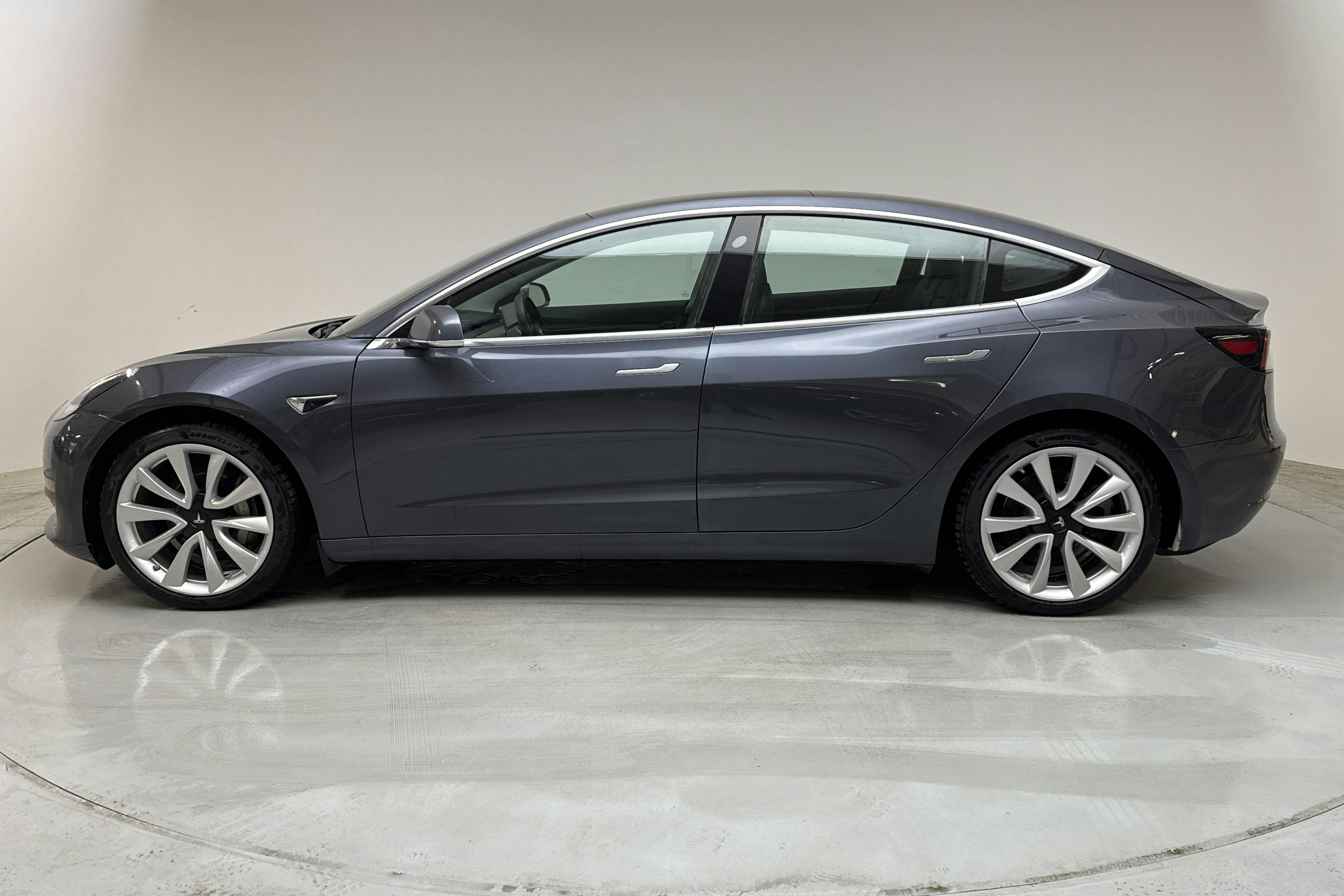 Tesla Model 3 Long Range Dual Motor AWD - 157 570 km - Automaattinen - harmaa - 2020