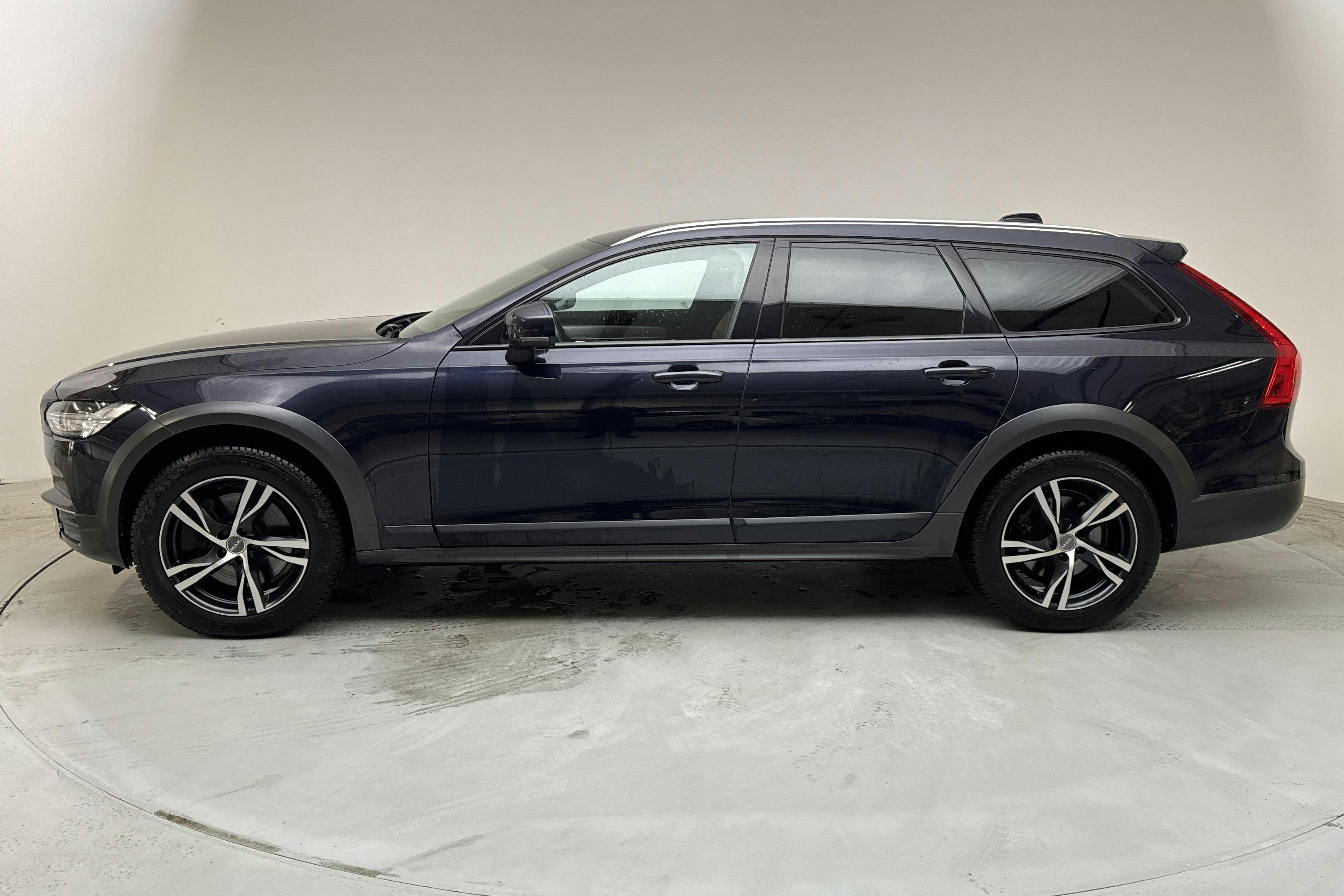 Volvo V90 D4 Cross Country AWD (190hk) - 140 300 km - Automatic - Dark Blue - 2019