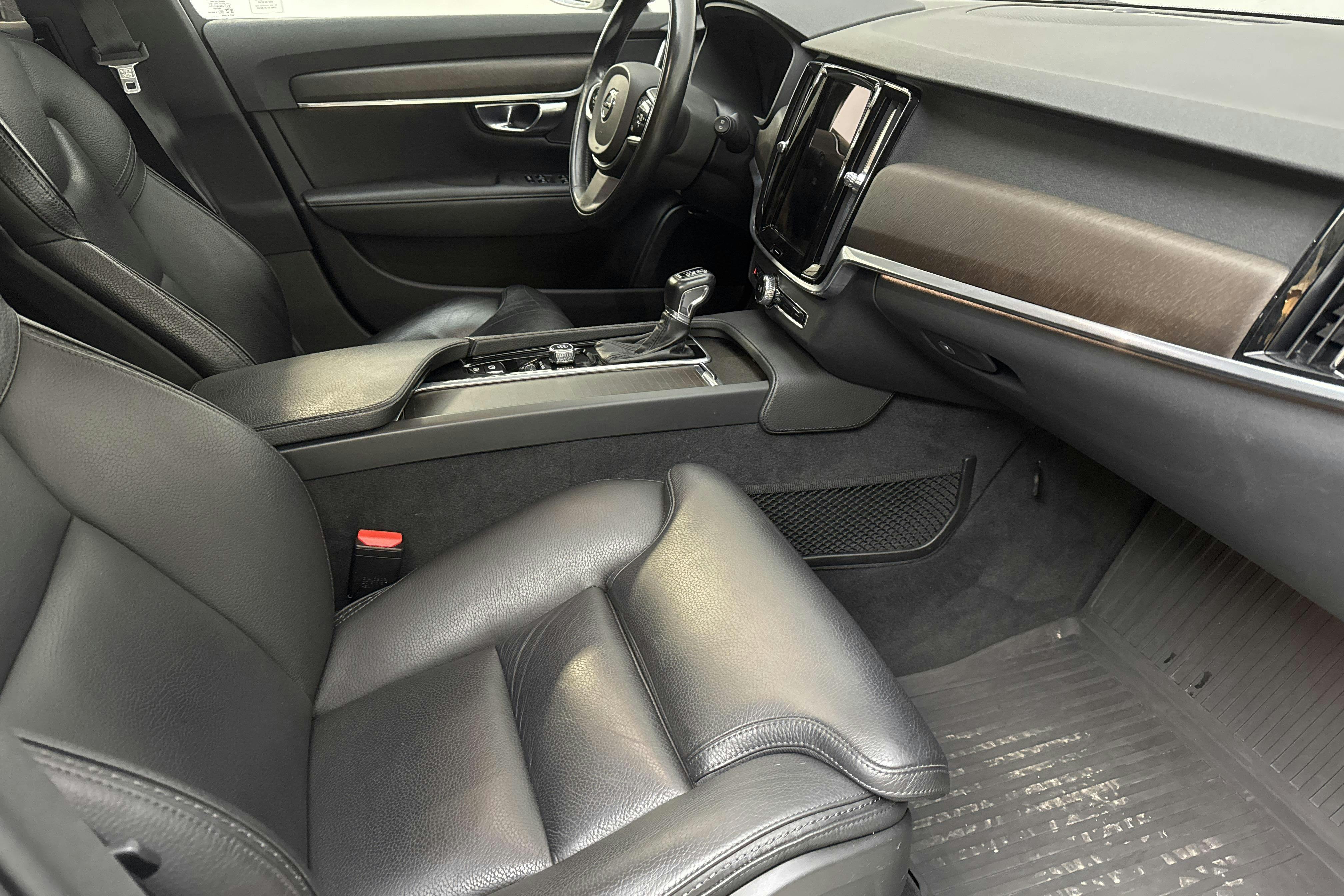 Volvo V90 D4 Cross Country AWD (190hk) - 16 621 mil - Automat - silver - 2020