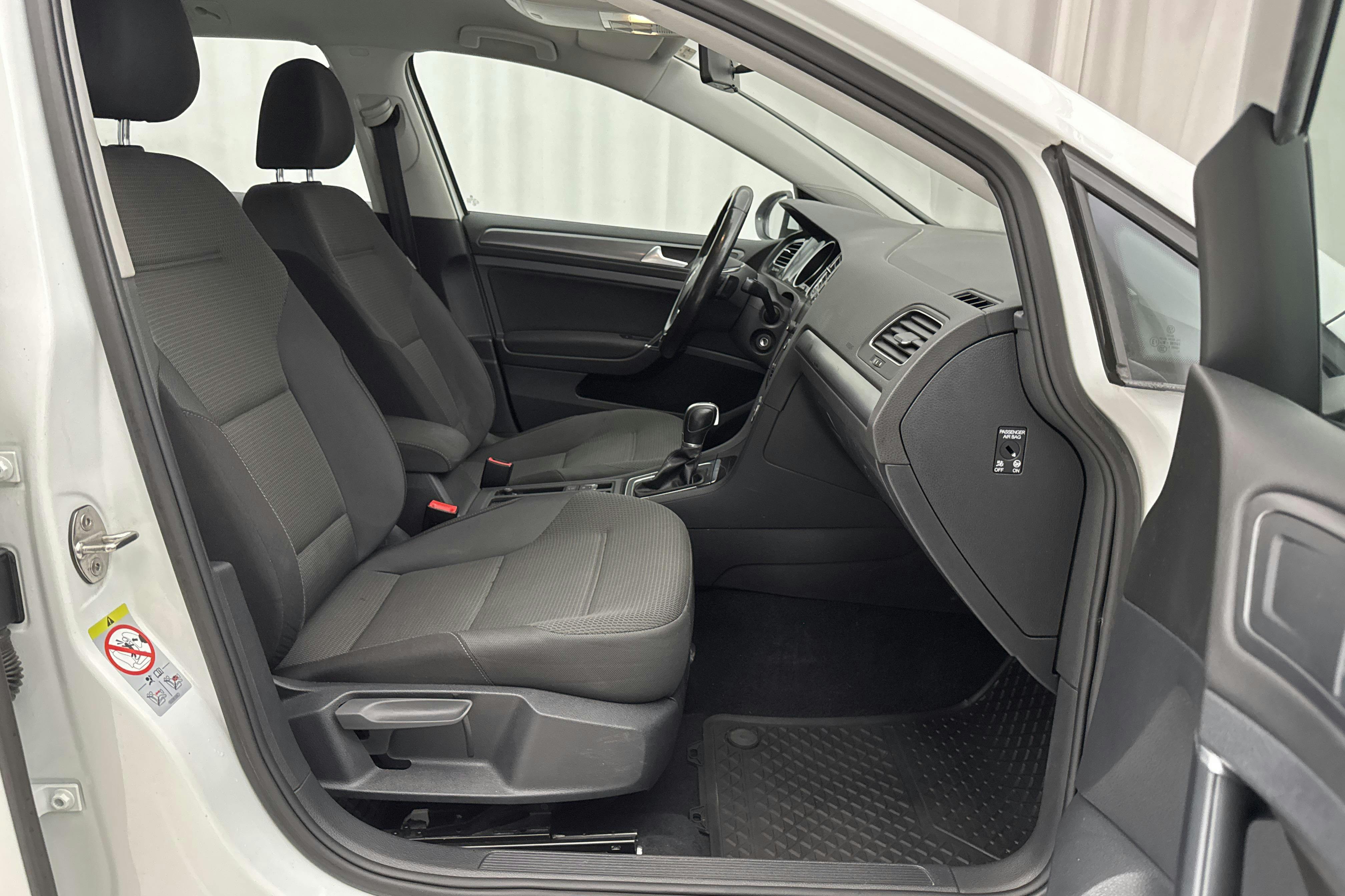 VW Golf VII 1.6 TDI Sportscombi (115hk) - 225 900 km - Automatic - white - 2018