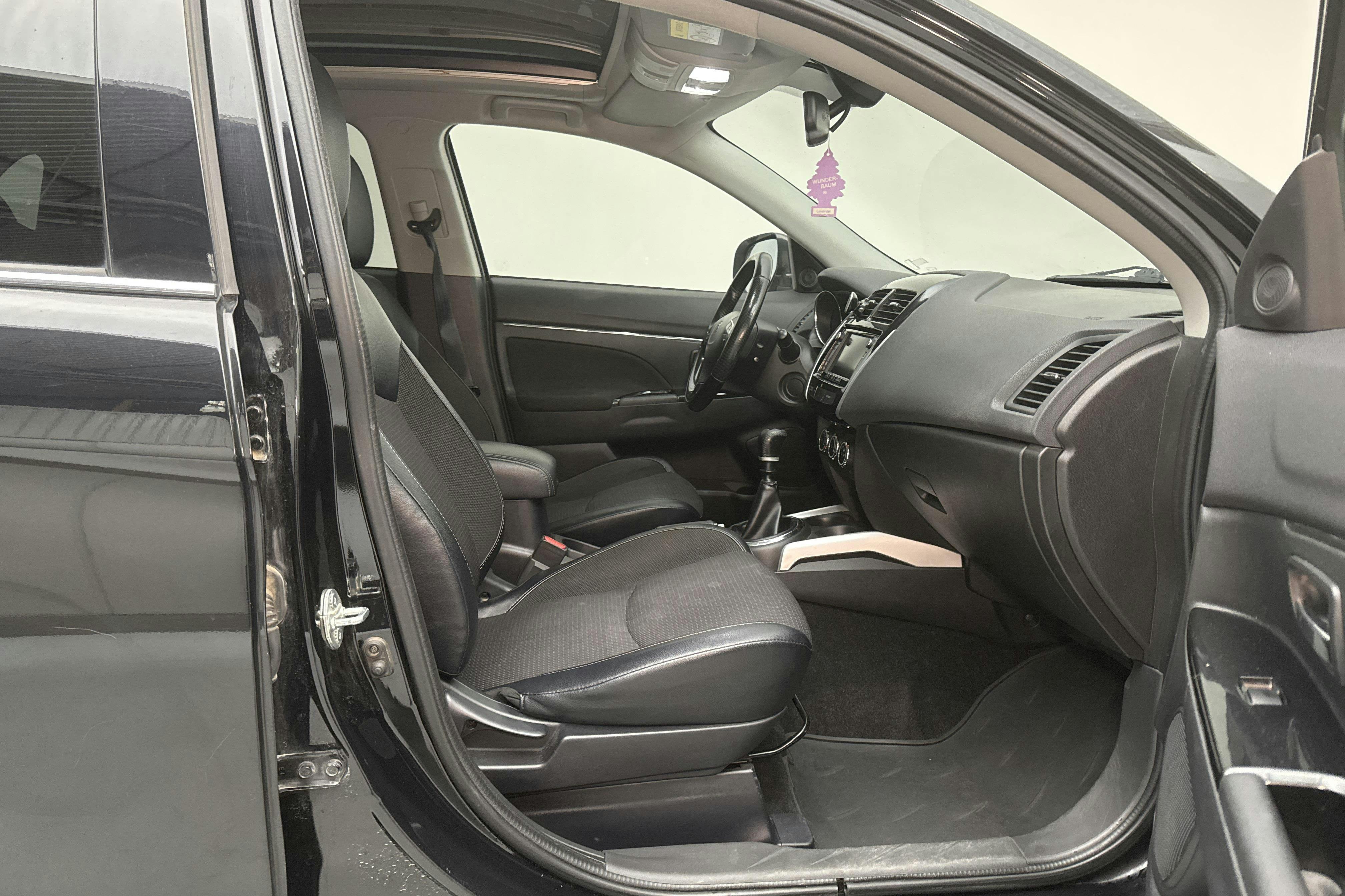 Peugeot 4008 e-Hdi (115hk) - 14 171 mil - Manuell - svart - 2016