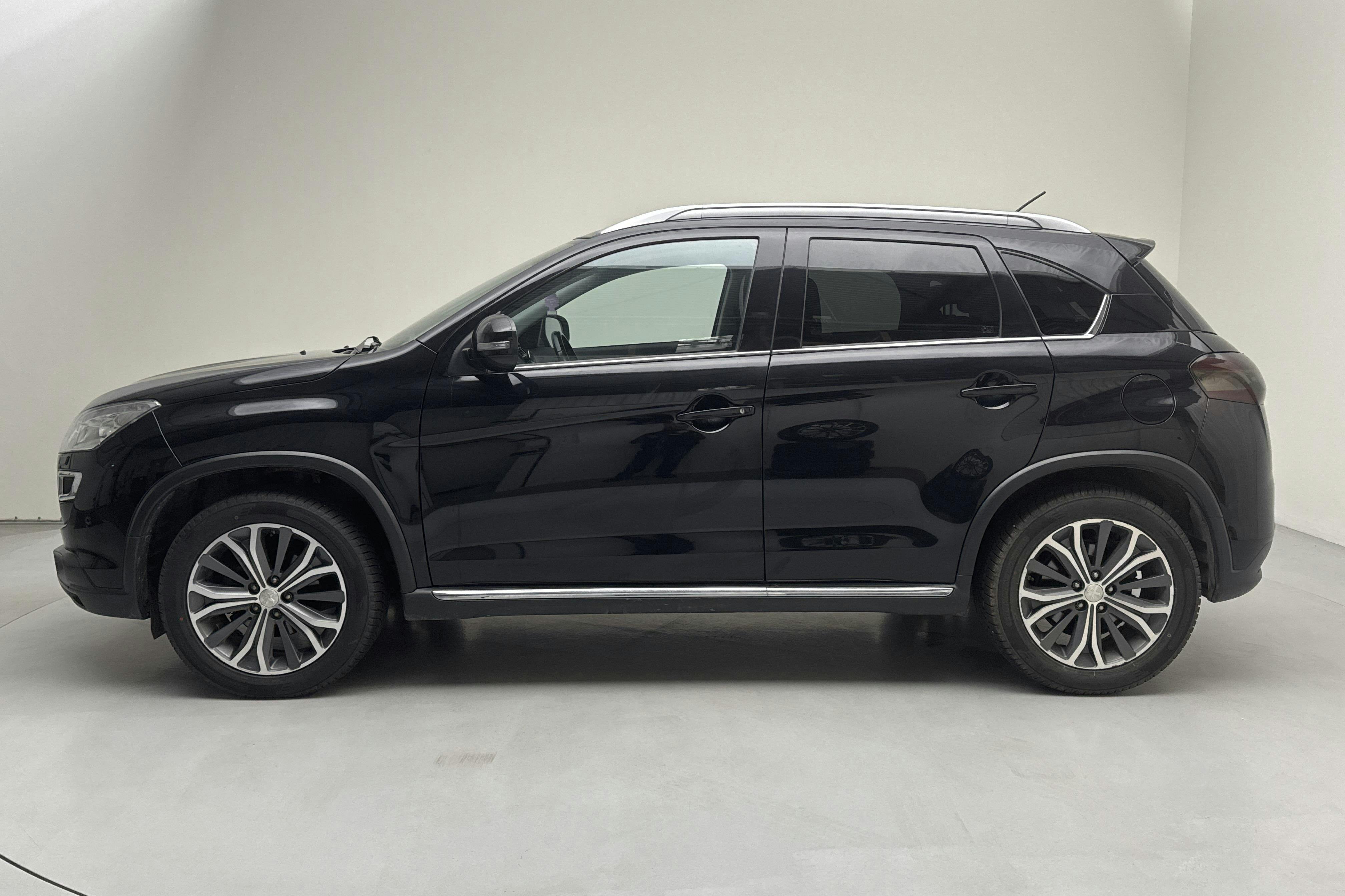 Peugeot 4008 e-Hdi (115hk) - 14 171 mil - Manuell - svart - 2016