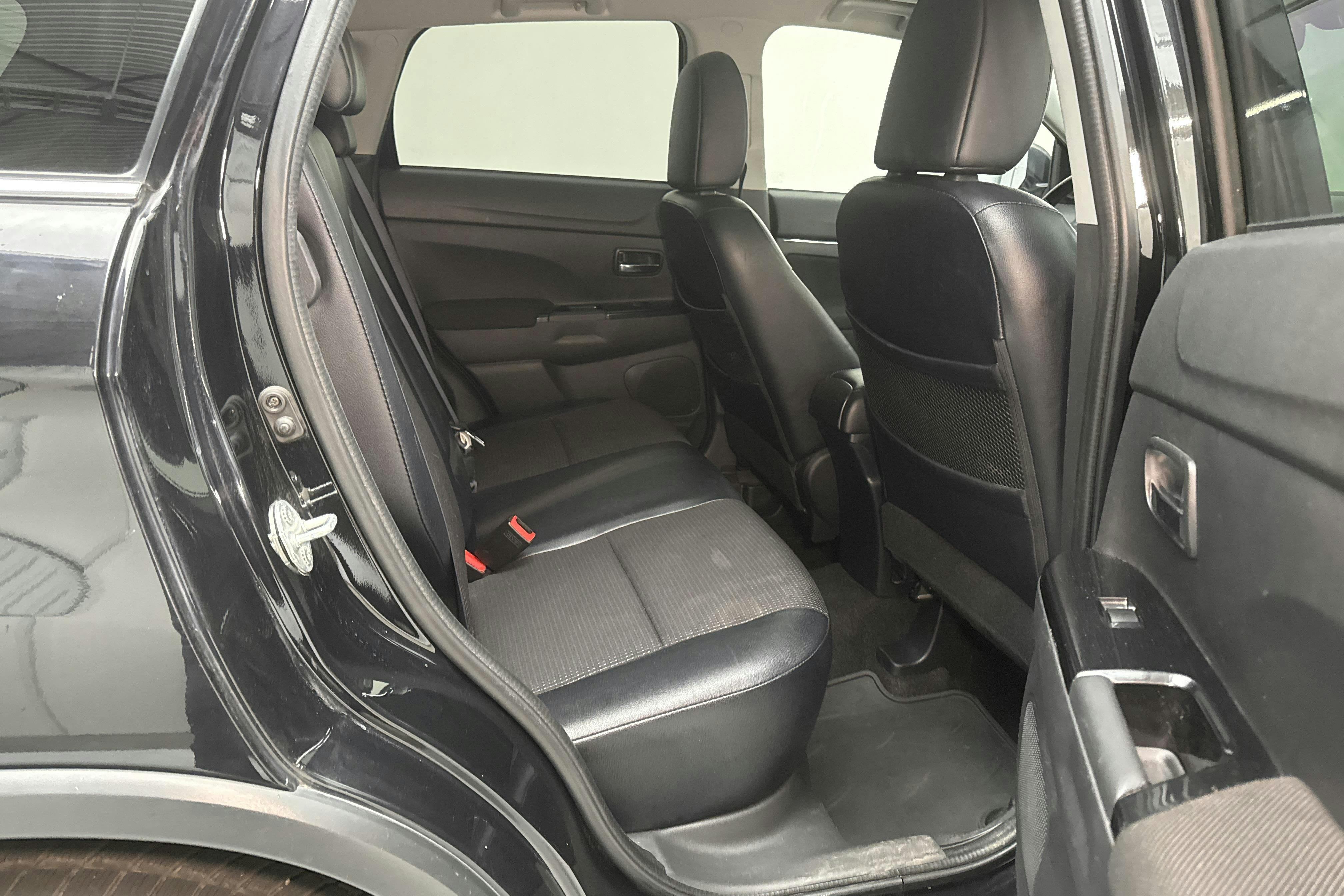 Peugeot 4008 e-Hdi (115hk) - 14 171 mil - Manuell - svart - 2016