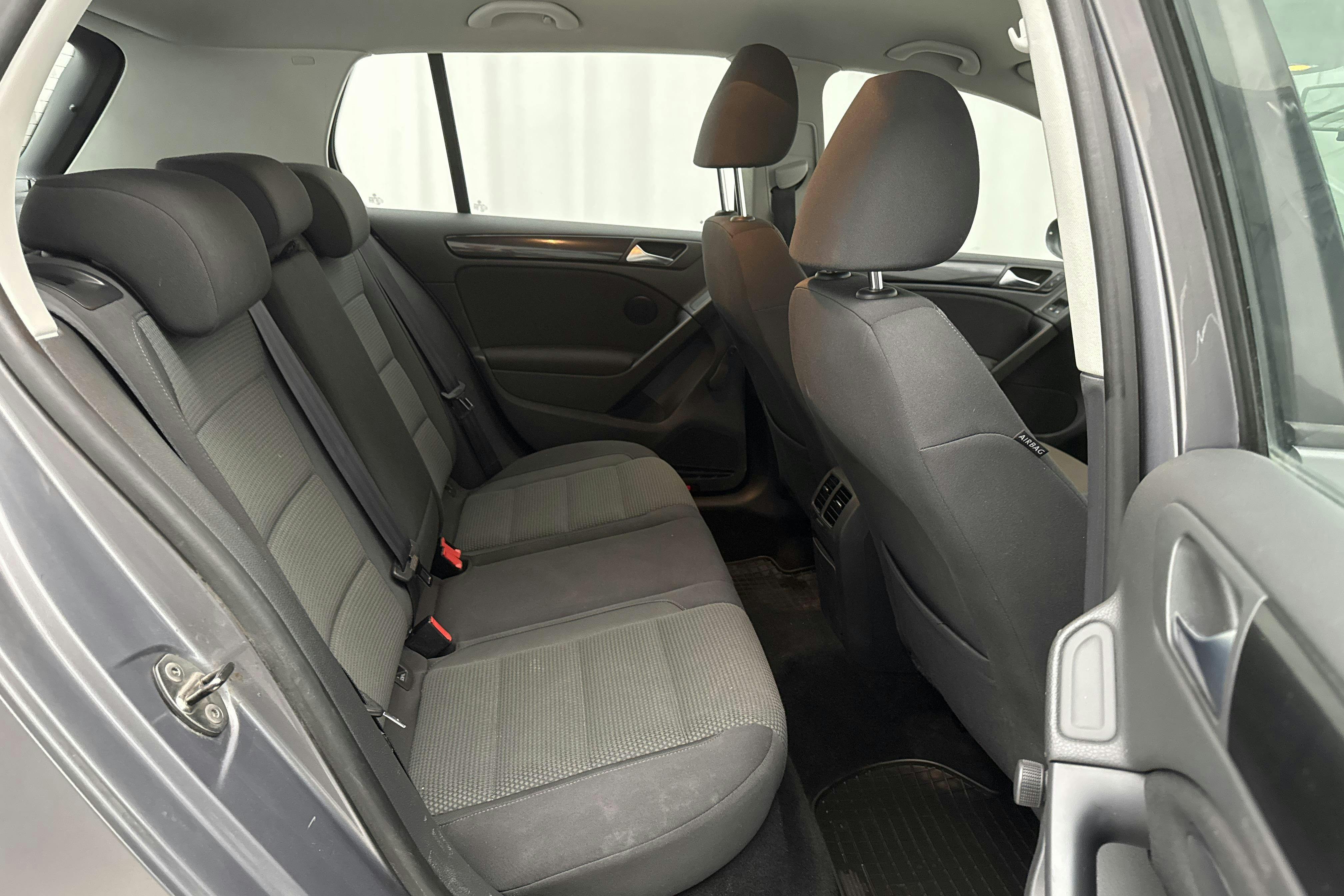 VW Golf VI 1.6 TDI BlueMotion Technology 5dr (105hk) - 232 560 km - Automatic - gray - 2011