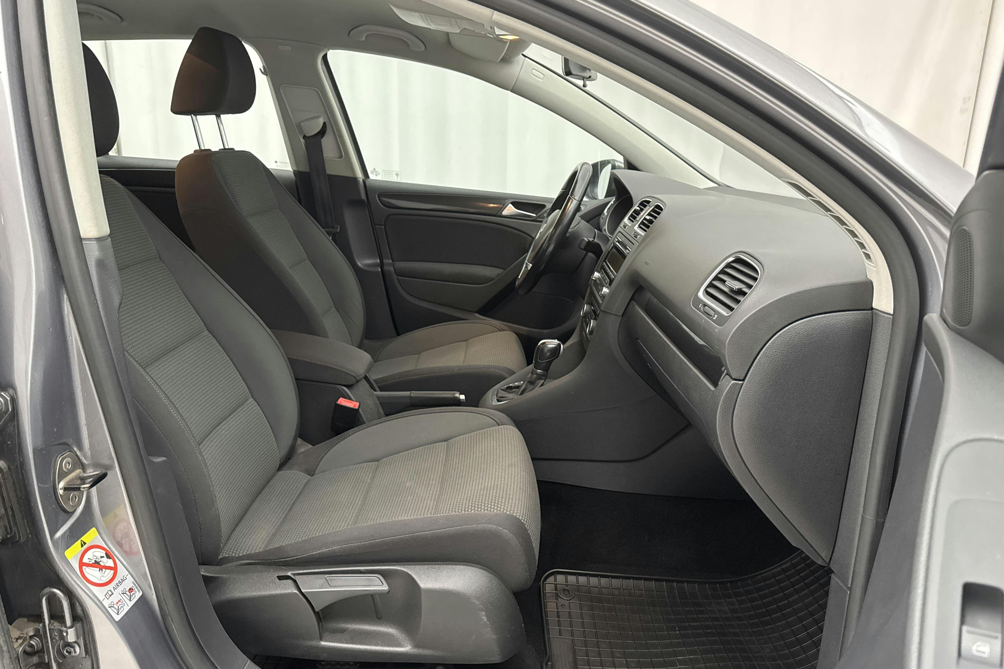 VW Golf VI 1.6 TDI BlueMotion Technology 5dr (105hk) - 232 560 km - Automatic - gray - 2011