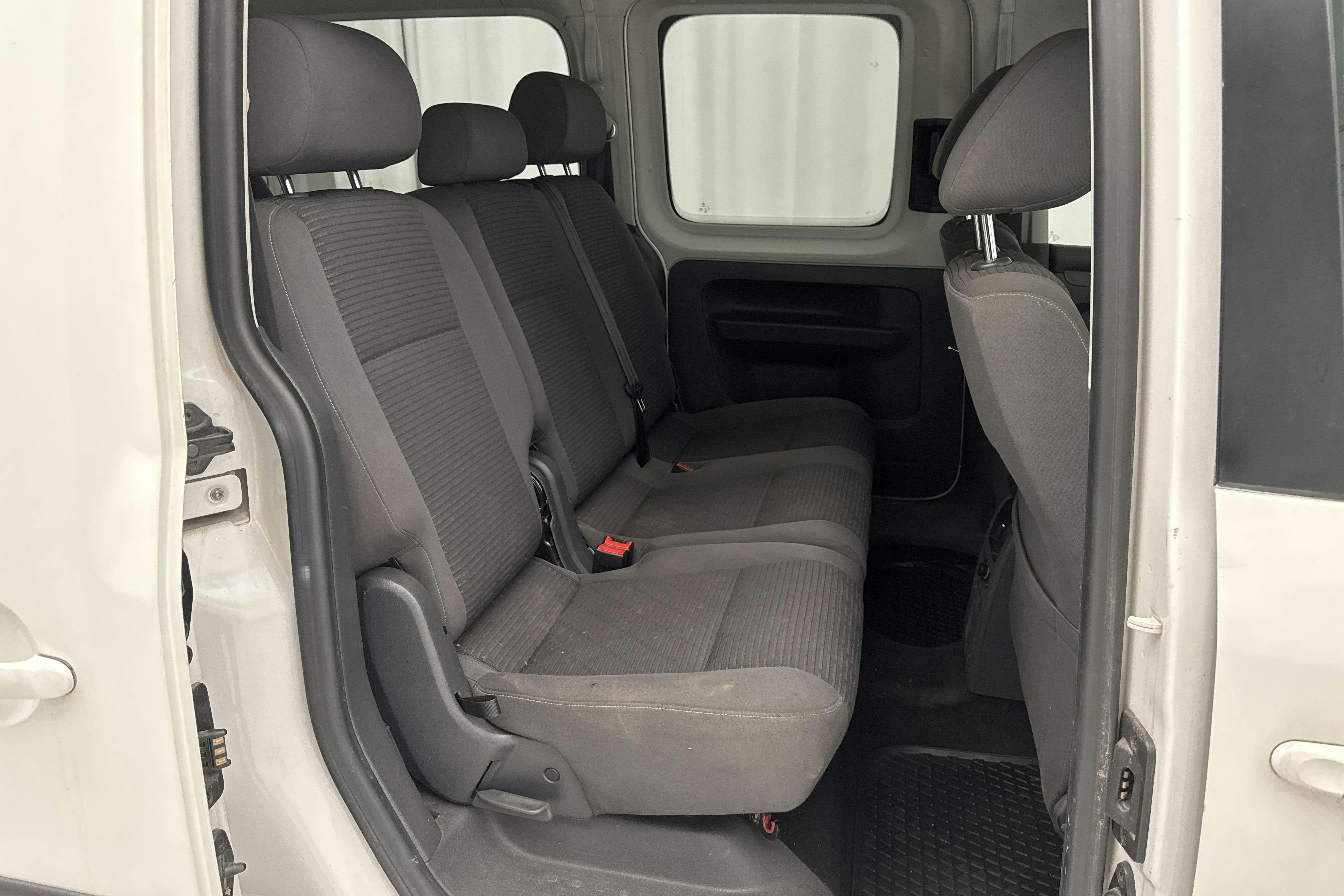 VW Caddy Maxi Life 2.0 TDI (140hk) - 23 728 mil - Automat - vit - 2013