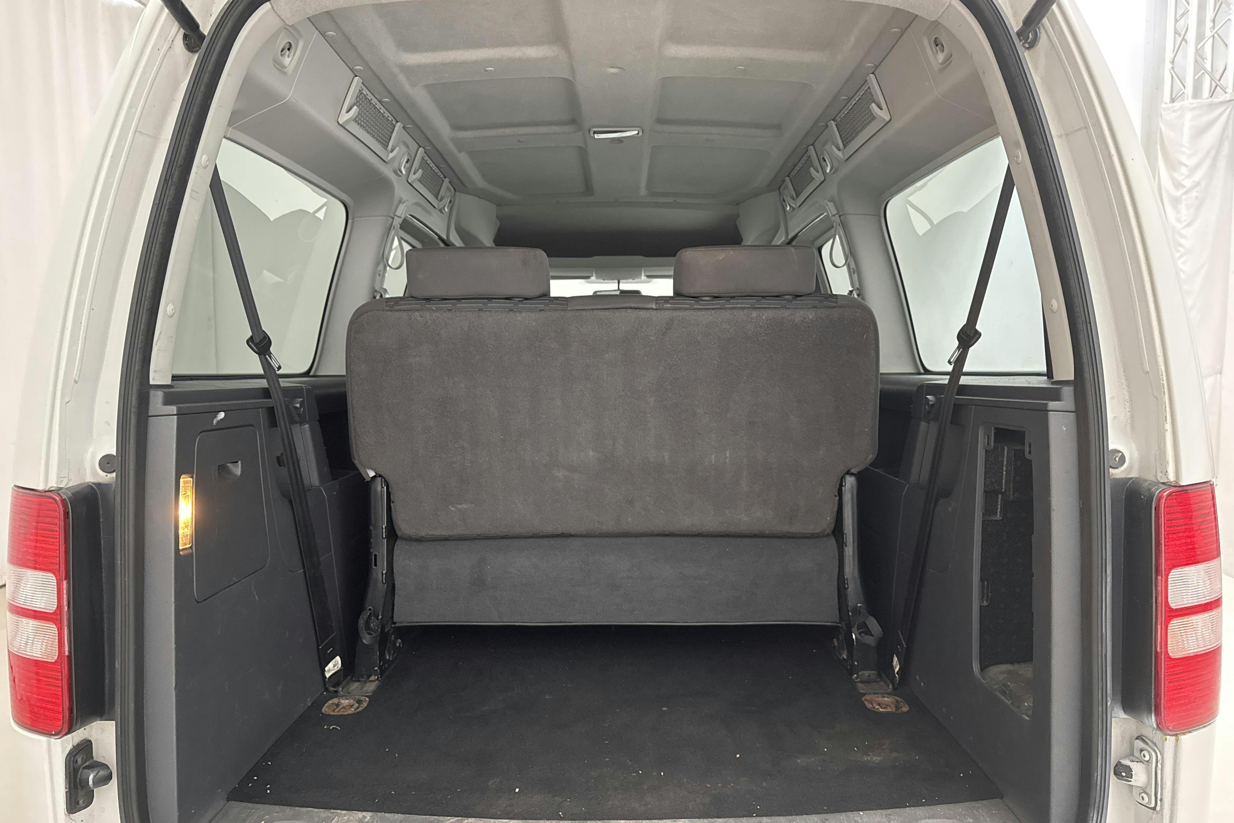 VW Caddy Maxi Life 2.0 TDI (140hk) - 23 728 mil - Automat - vit - 2013