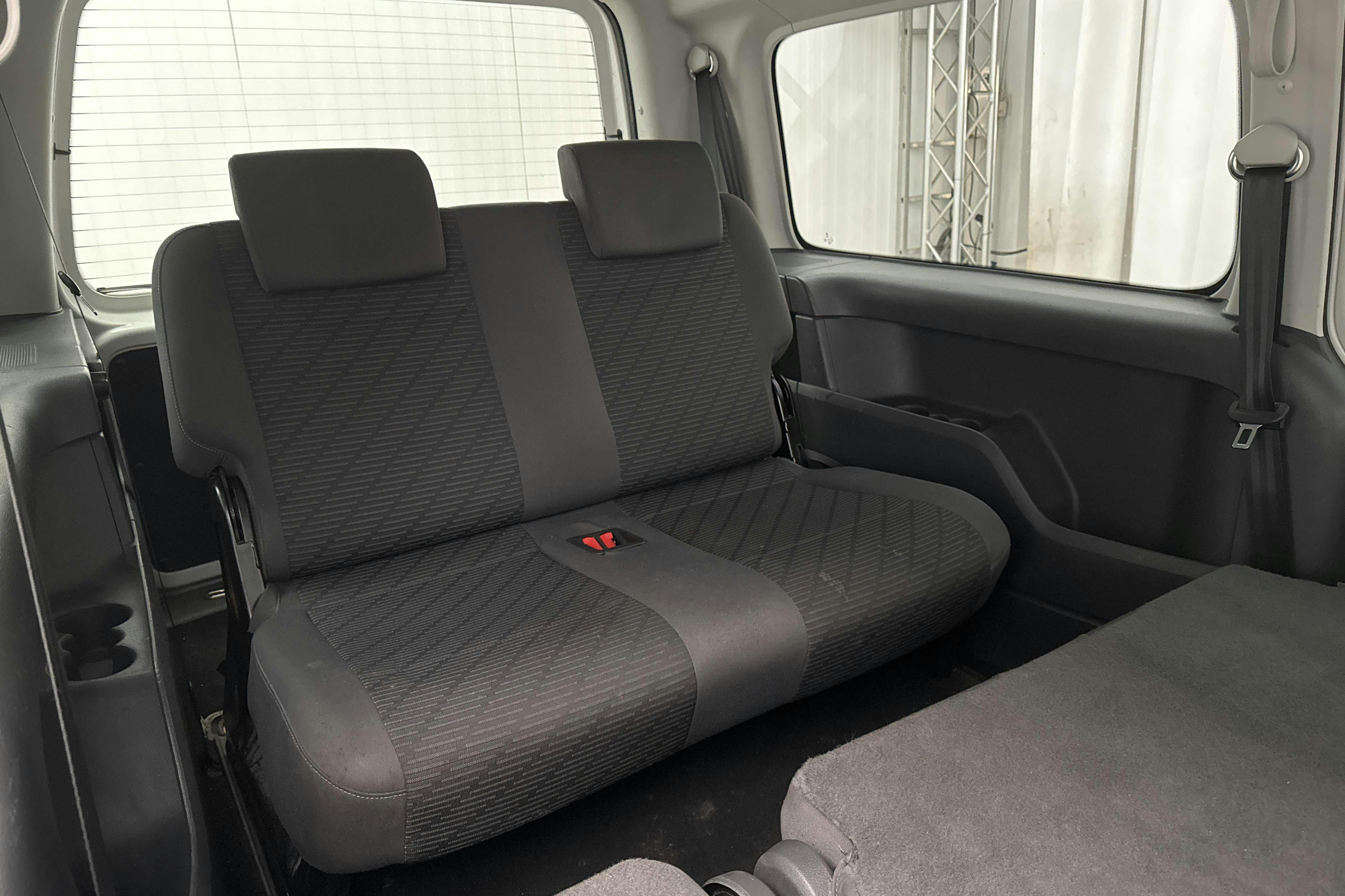 VW Caddy Maxi Life 2.0 TDI (140hk) - 23 728 mil - Automat - vit - 2013