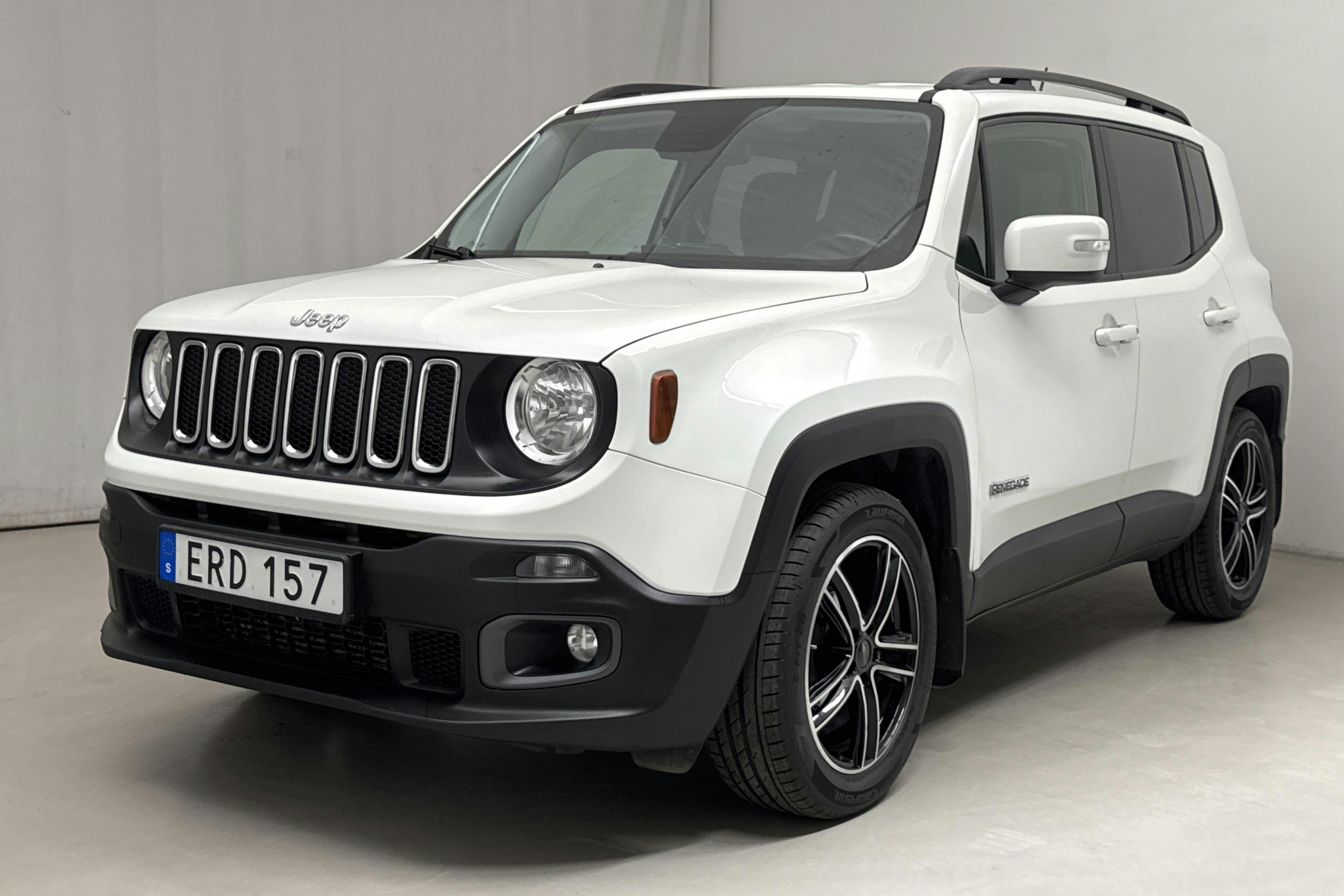 Jeep Renegade 1.4 MultiAir 2WD (140hk) - 17 046 mil - Manuell - vit - 2015