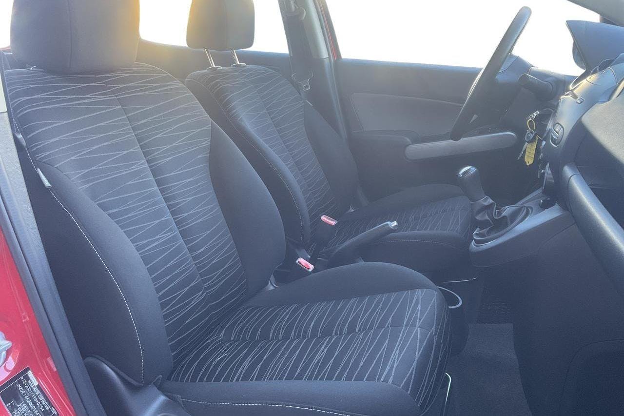 Mazda 2 1.3 5dr (75hk) - 4 268 mil - Manuell - röd - 2010