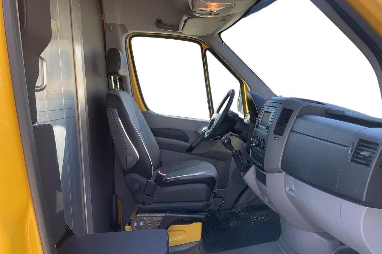 VW Crafter 35 2.0 TDI Skåp (136hk) - 268 270 km - Manualna - Light Yellow - 2016