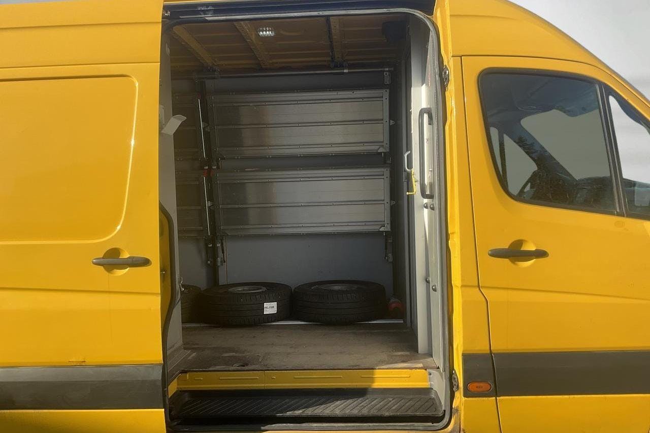 VW Crafter 35 2.0 TDI Skåp (136hk) - 27 512 mil - Manuell - Light Yellow - 2015