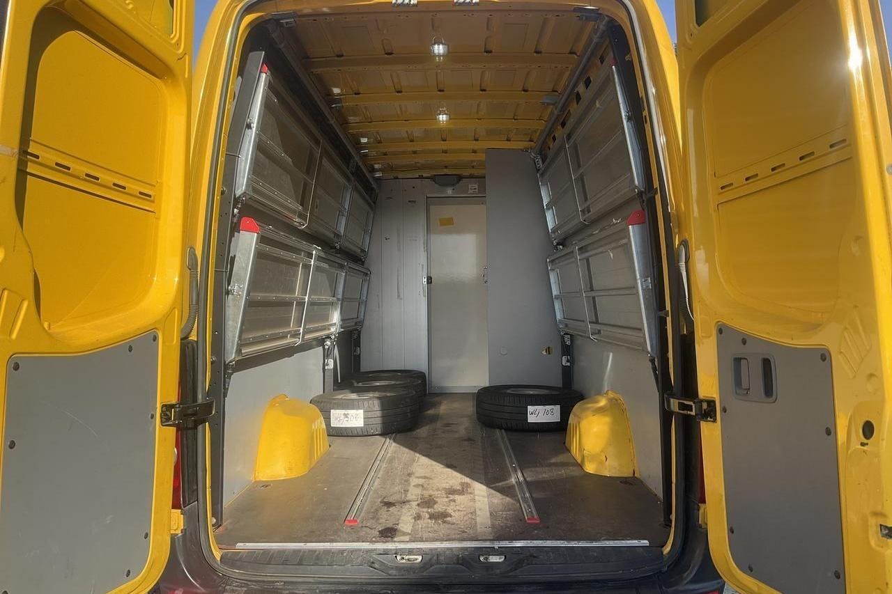 VW Crafter 35 2.0 TDI Skåp (136hk) - 27 512 mil - Manuell - Light Yellow - 2015