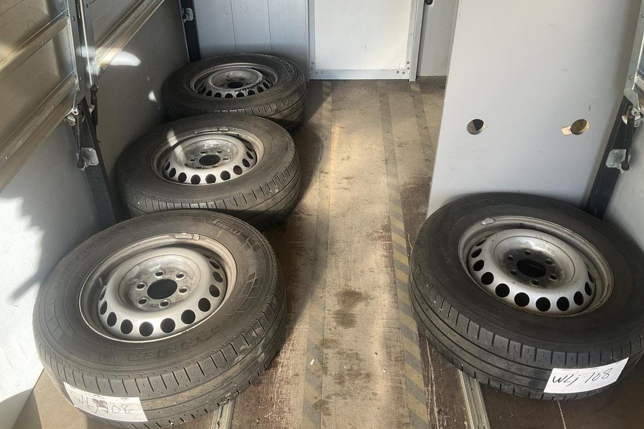 VW Crafter 35 2.0 TDI Skåp (136hk) - 27 512 mil - Manuell - Light Yellow - 2015
